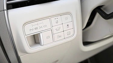 Hyundai Nexo - driver's buttons