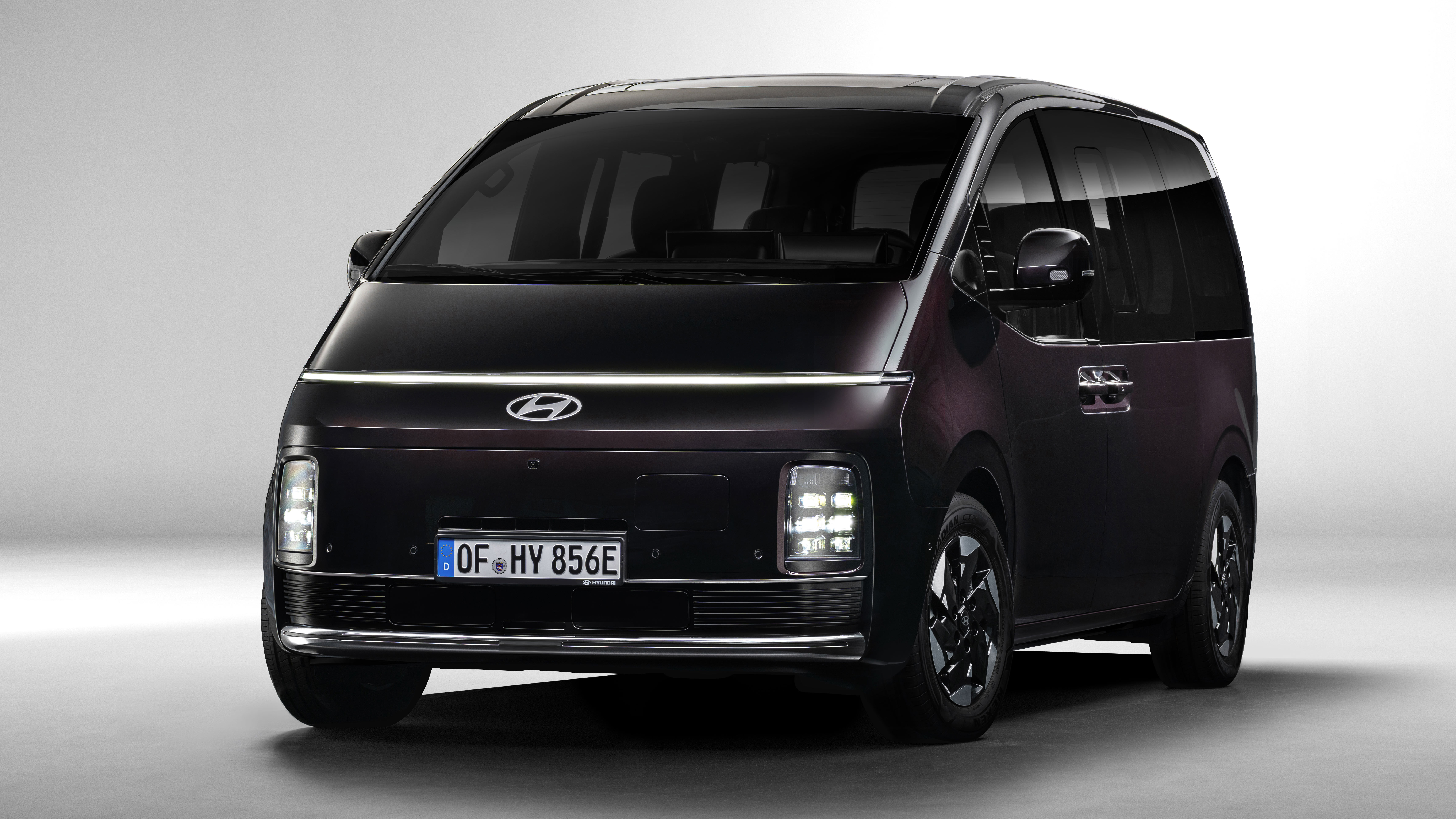 Hyundai Staria - front