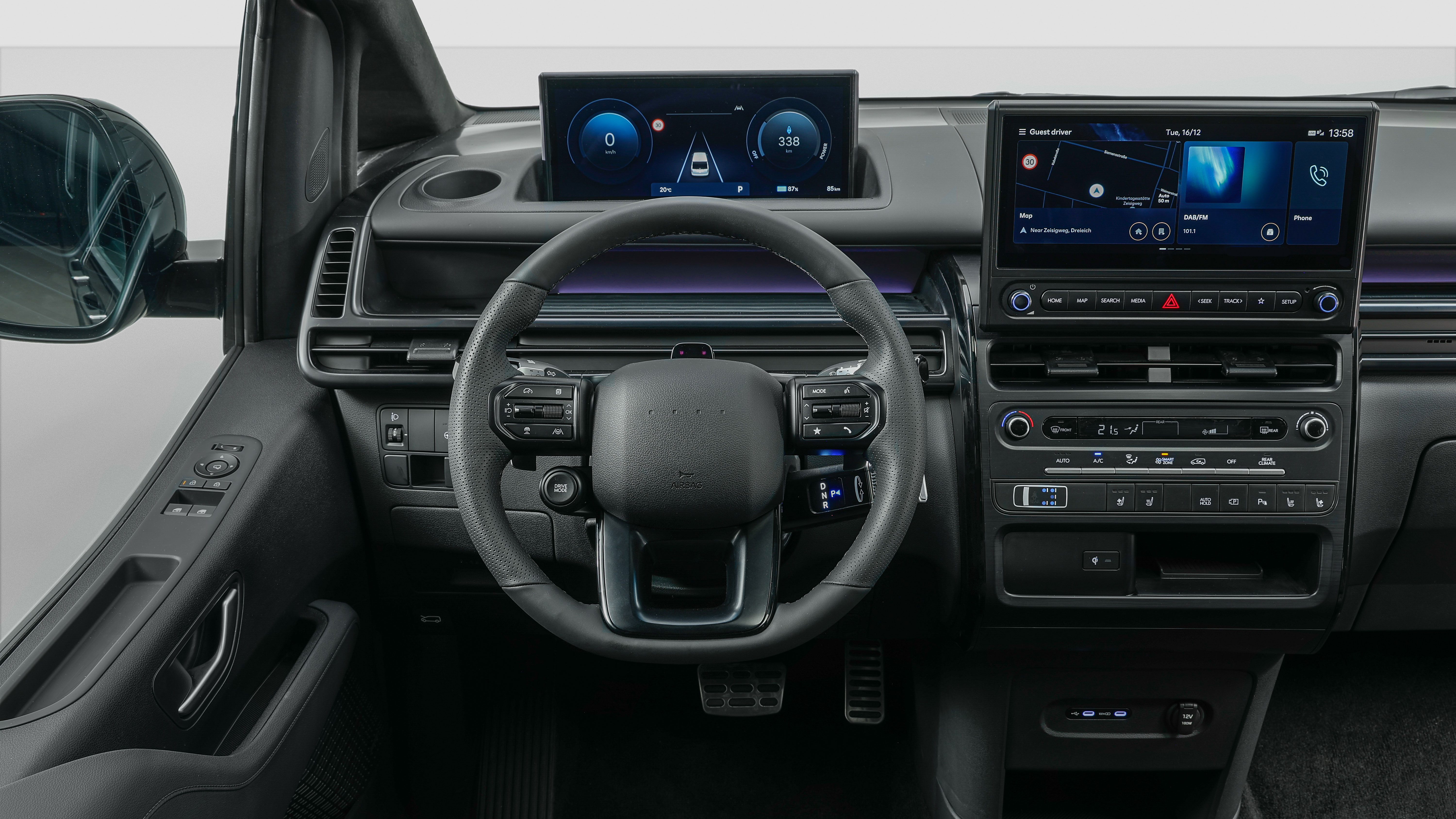 Hyundai Staria - dash