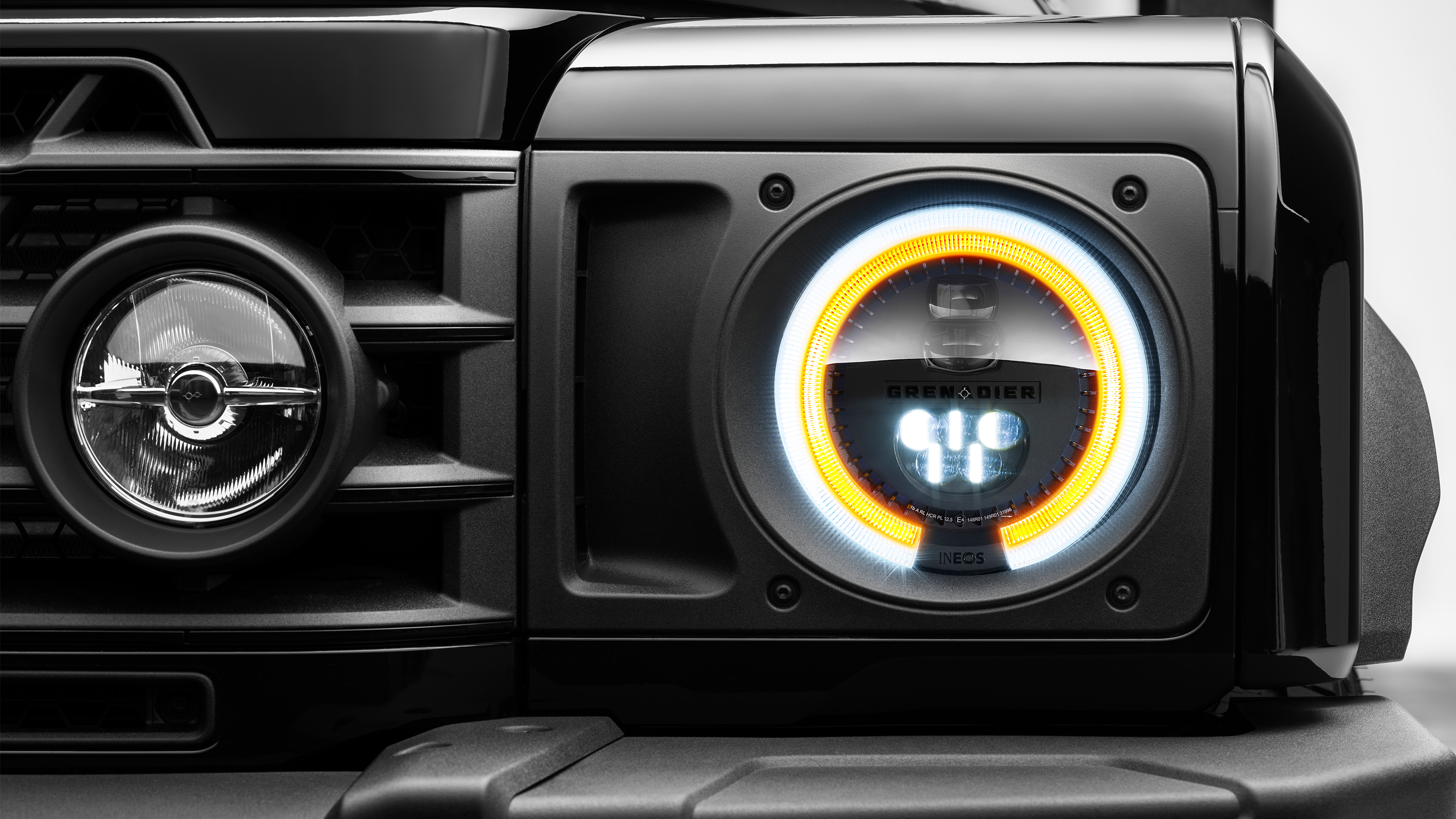Ineos Grenadier Black Edition - front lights