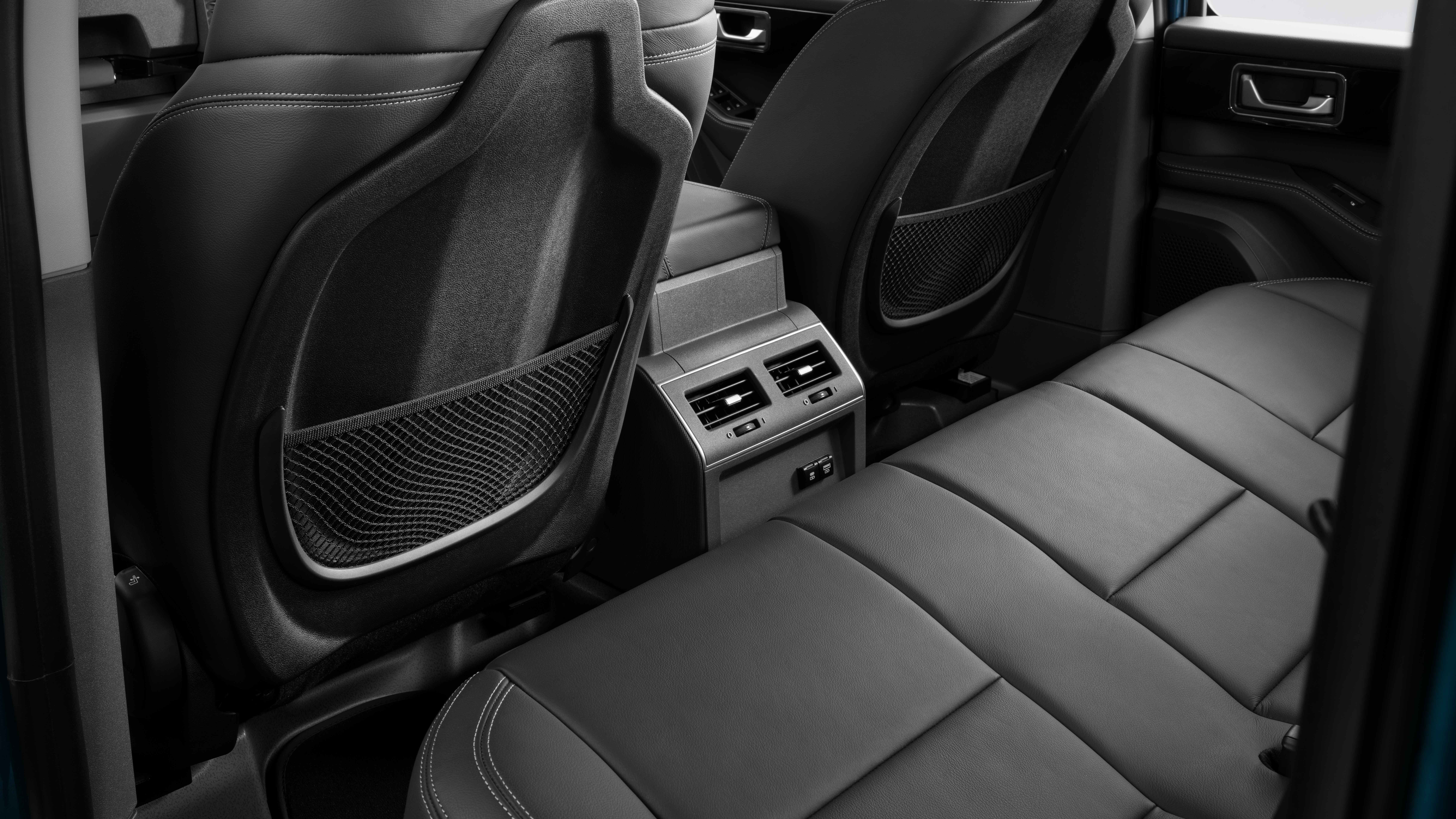 Ineos Grenadier facelift - rear seats