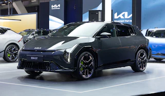 Kia EV4 GT - front 3/4 static