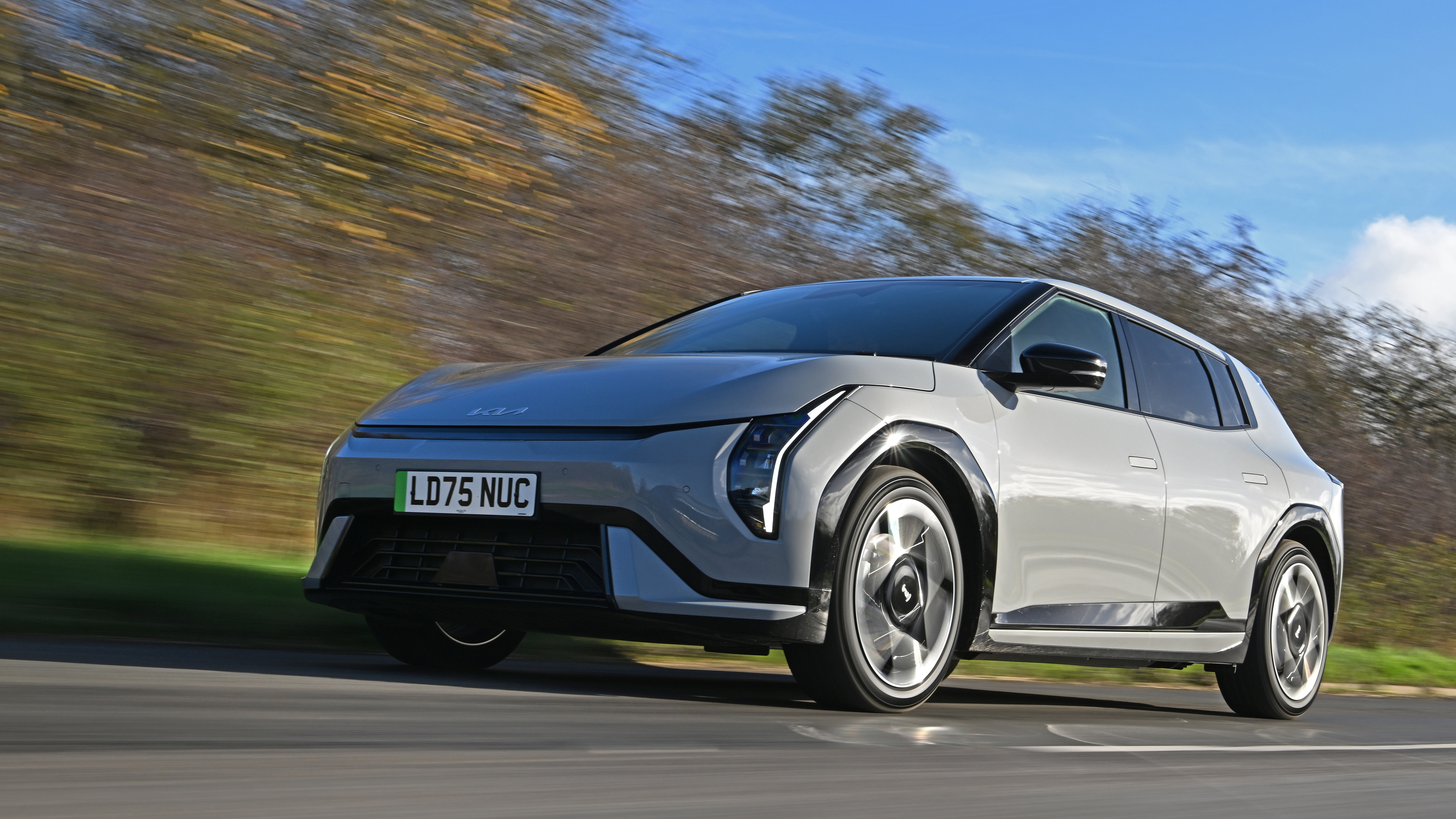 Kia EV4 - front tracking 