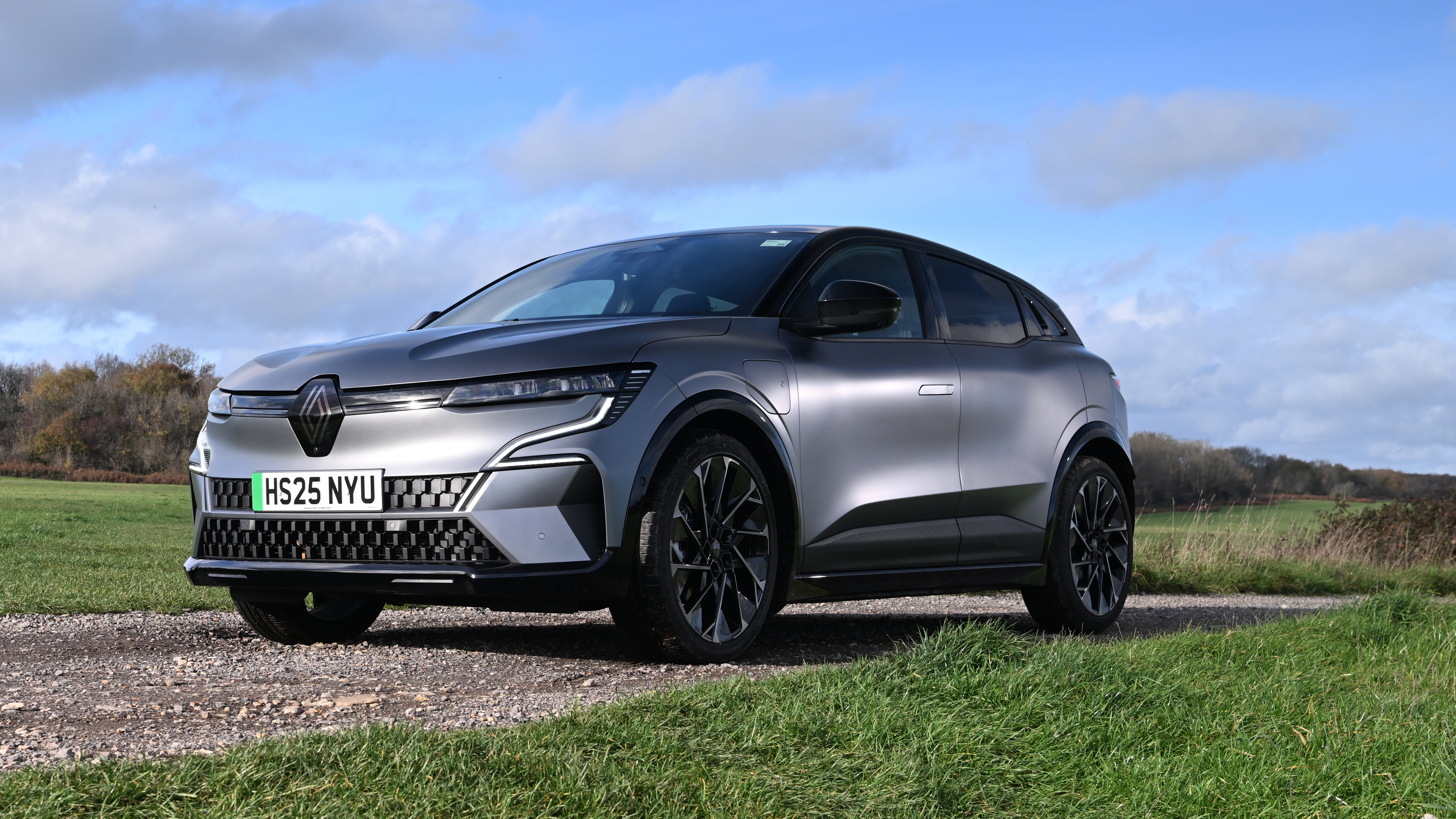 Renault Megane - front static 