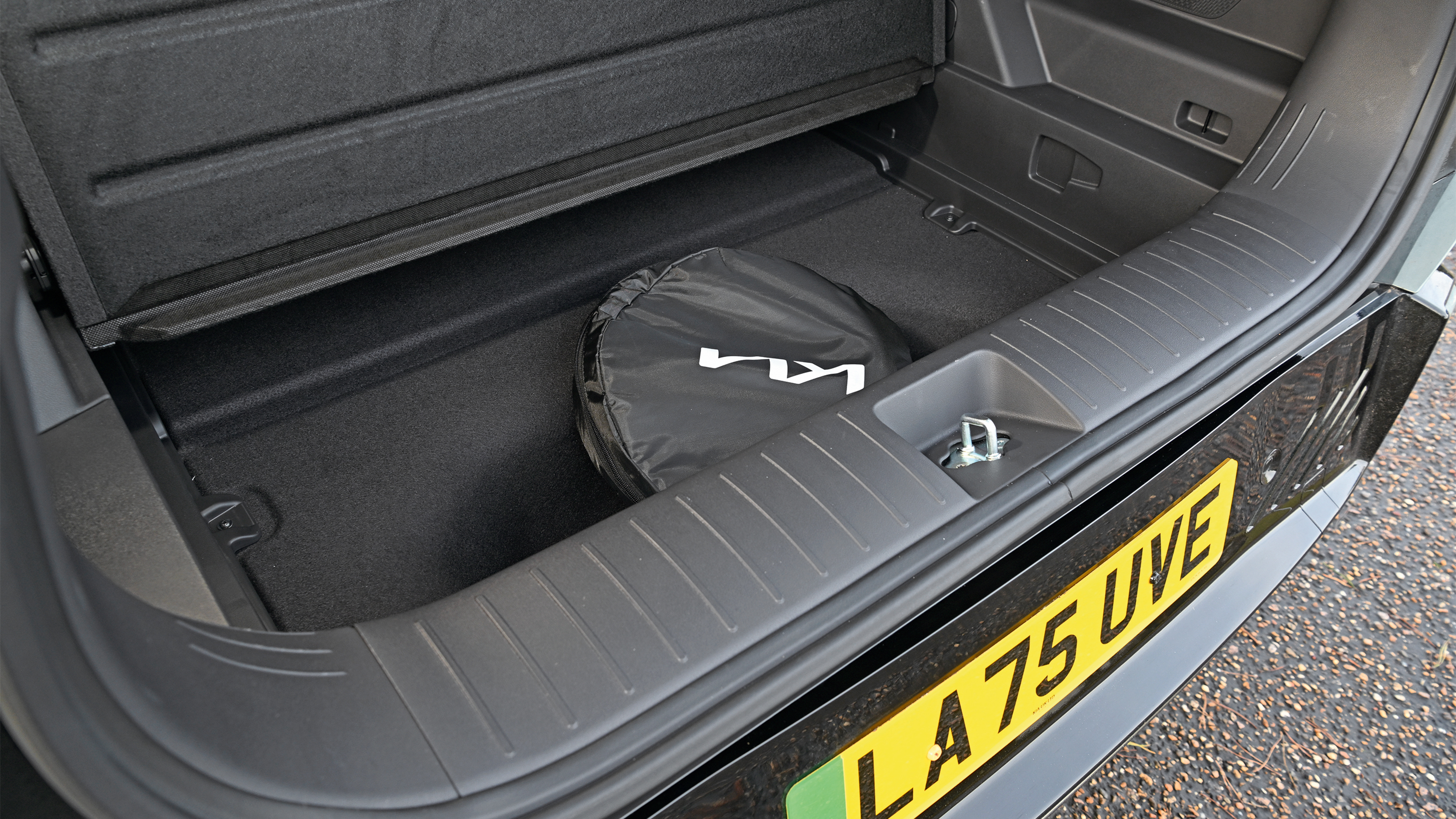 Kia EV5 - cable storage