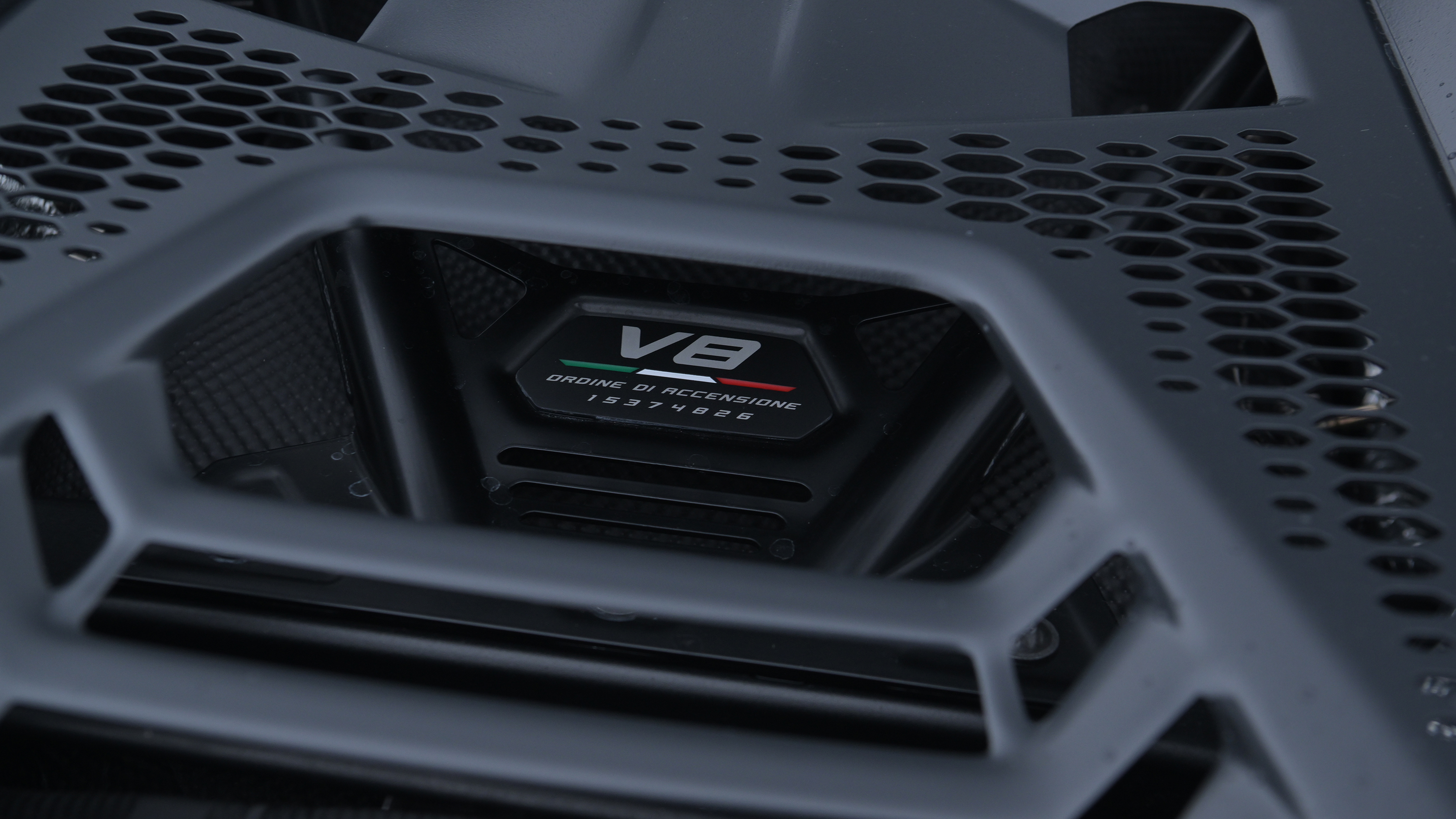 Lamborghini Temerario Alleggerita - engine badge