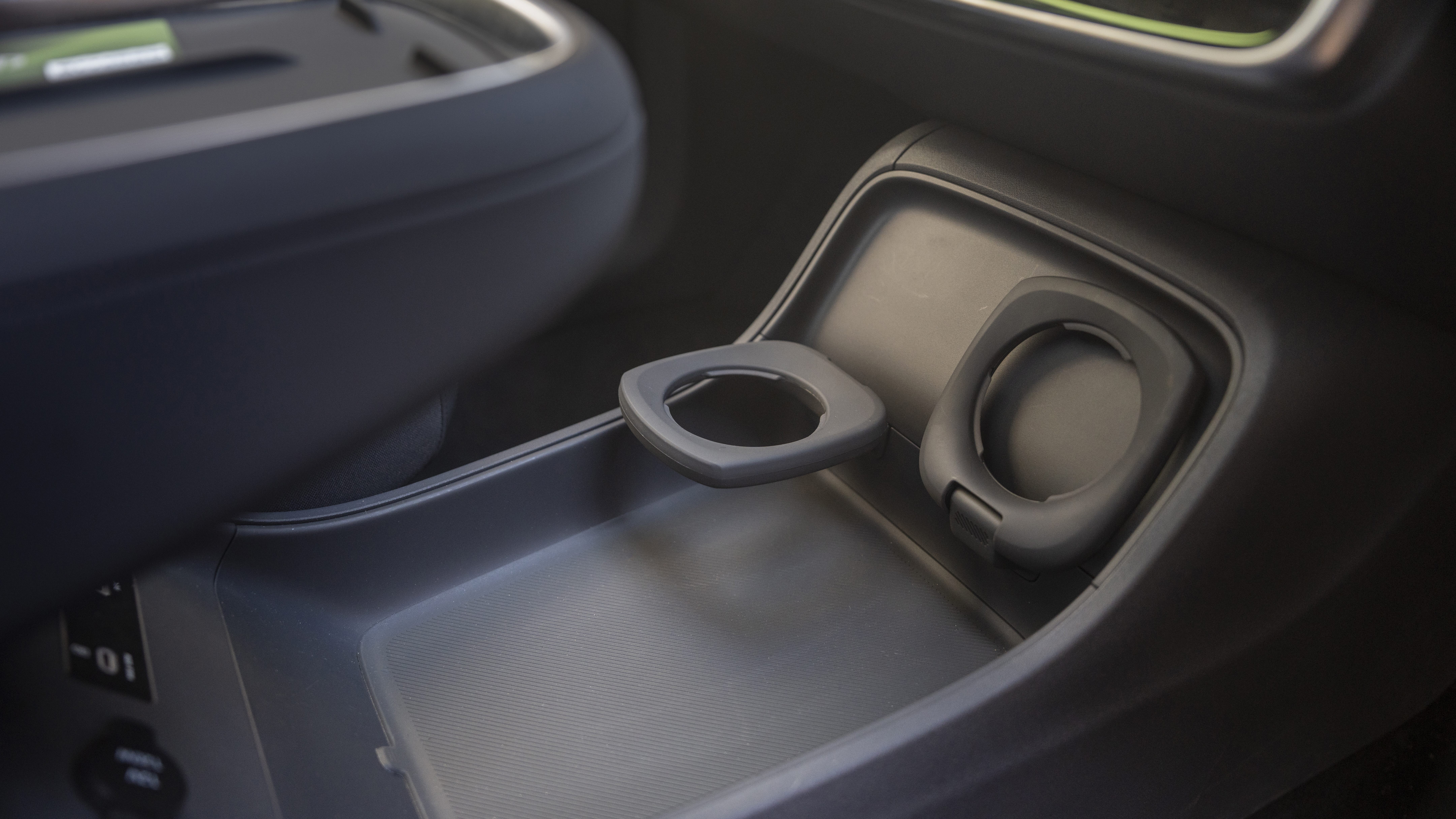 Leapmotor B10 on UK roads - centre console, cup holders 