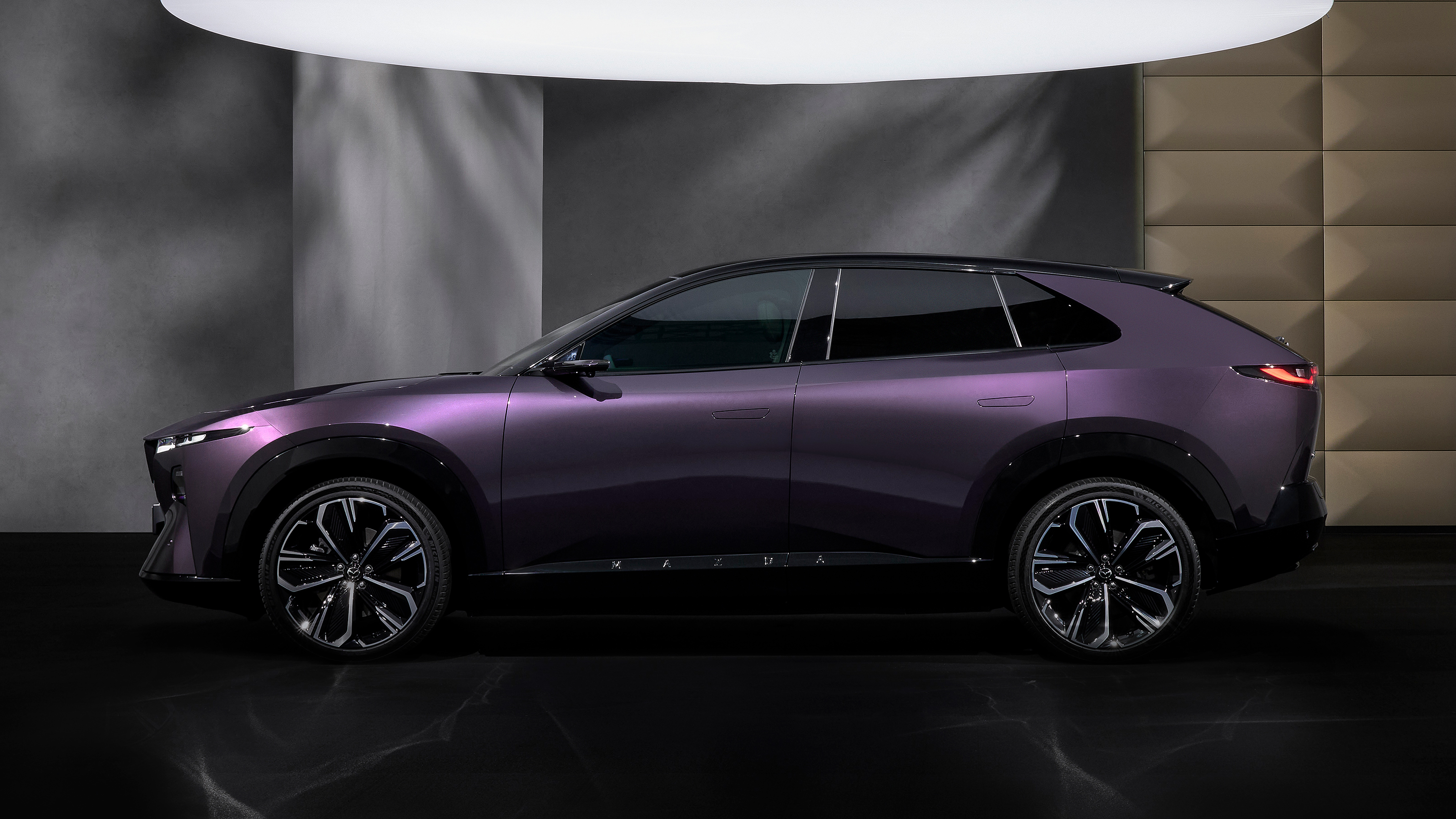 Mazda CX-6e - side