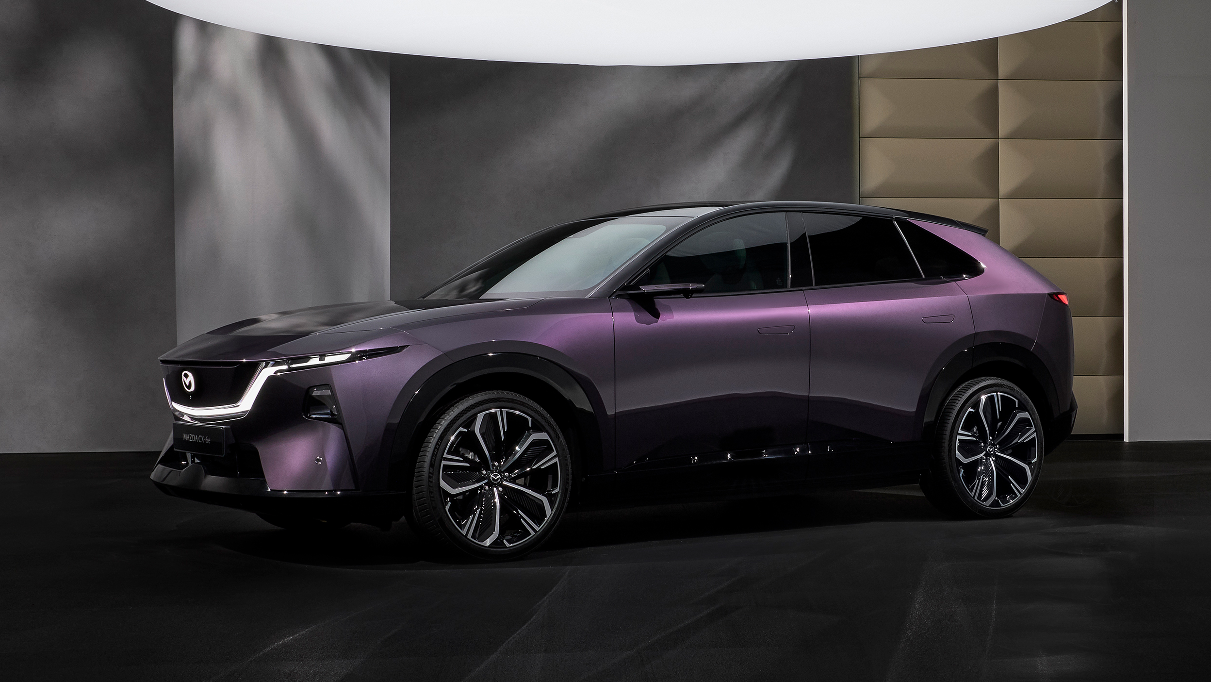 Mazda CX-6e - front static