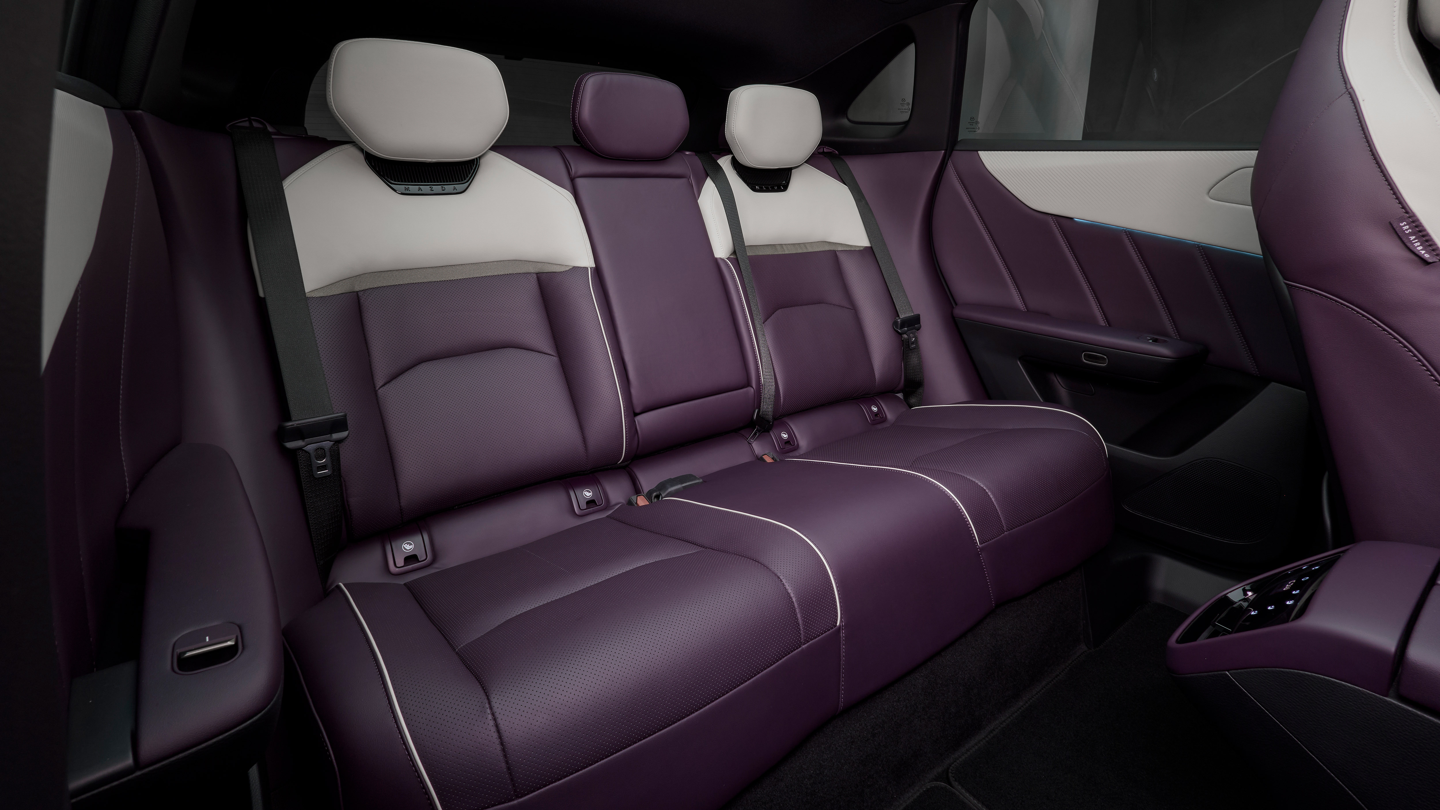 Mazda CX-6e - rear seats