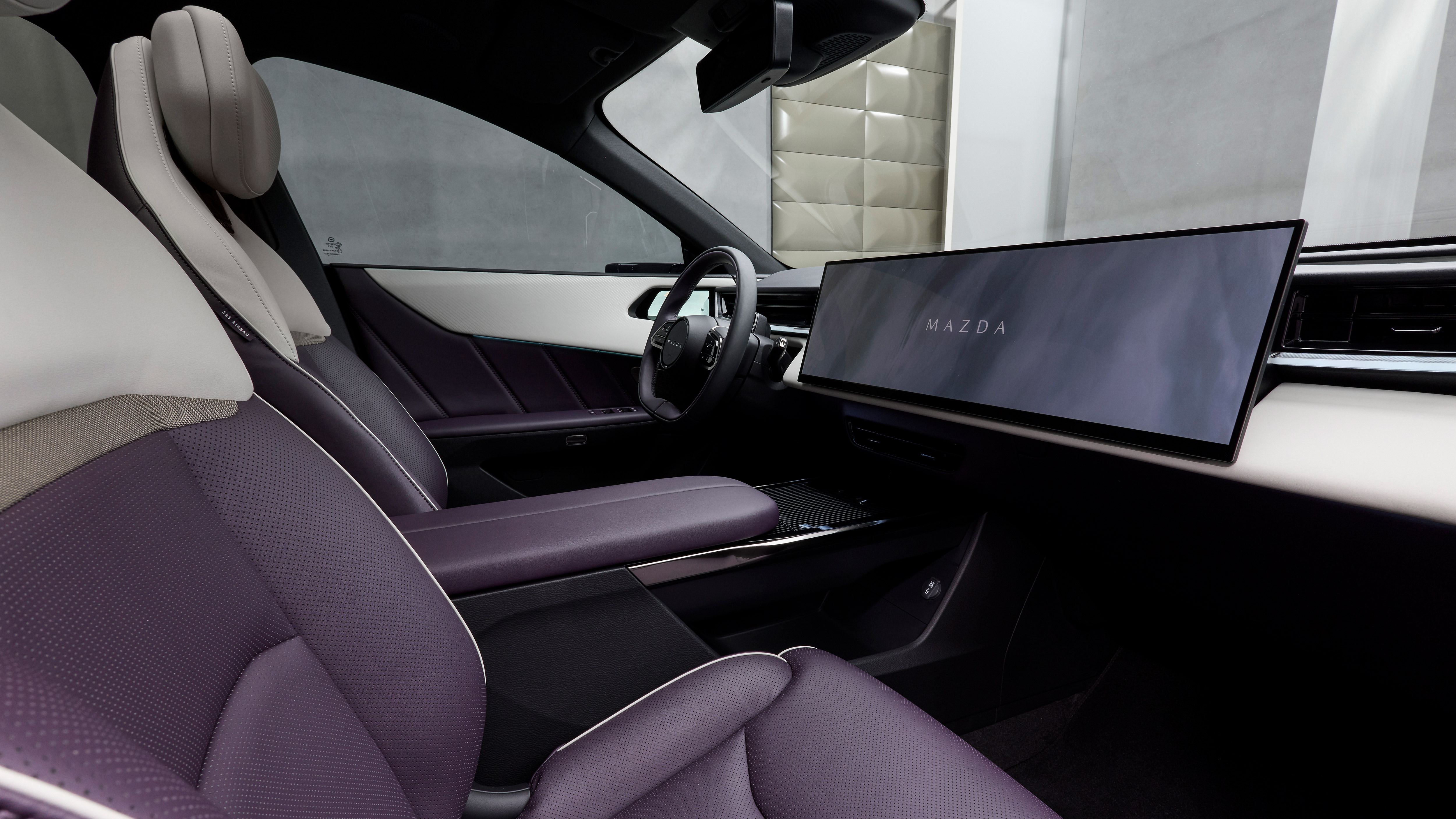 Mazda CX-6e - front seats