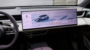 Mazda CX-6e - screen