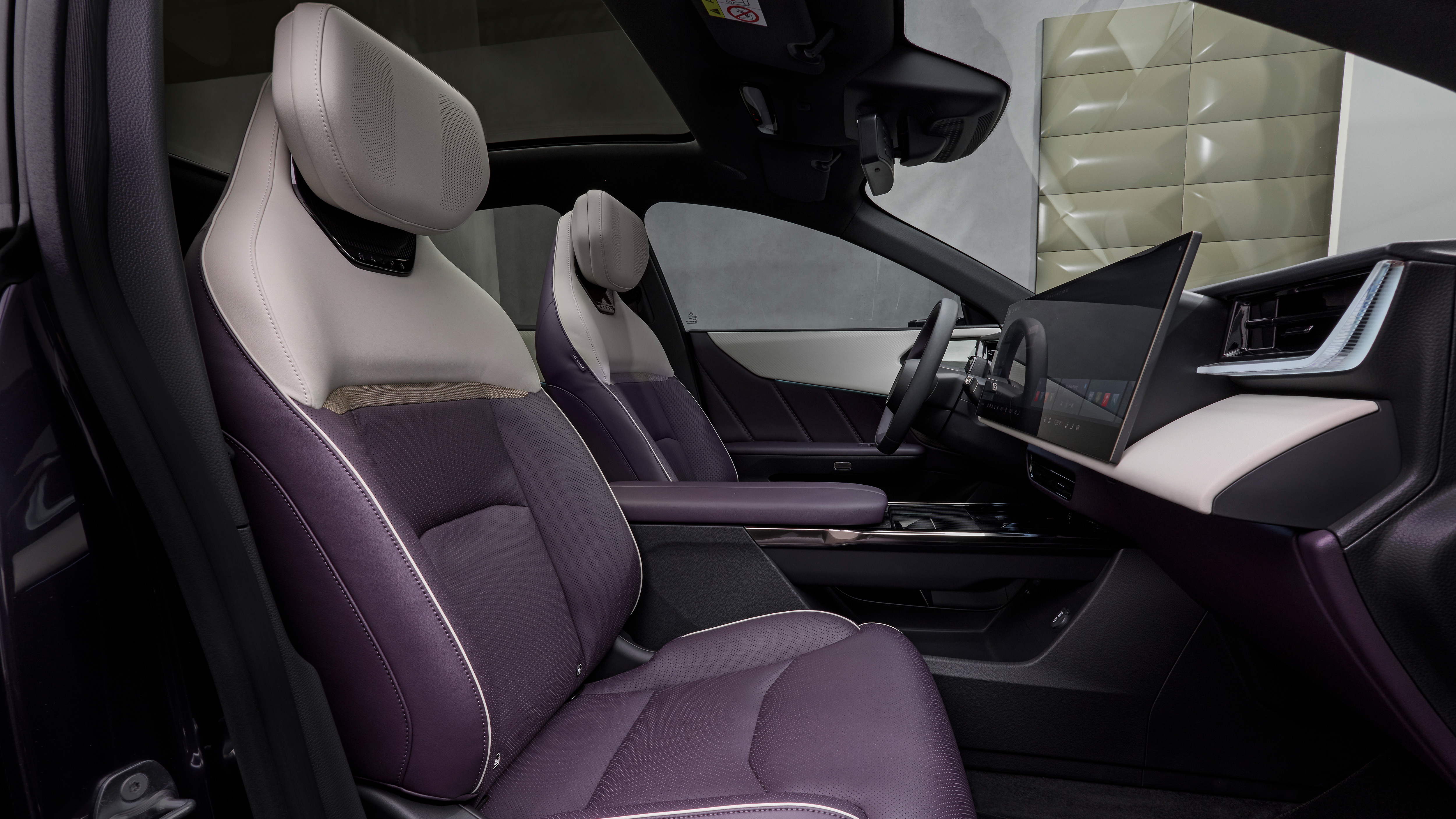 Mazda CX-6e - seats