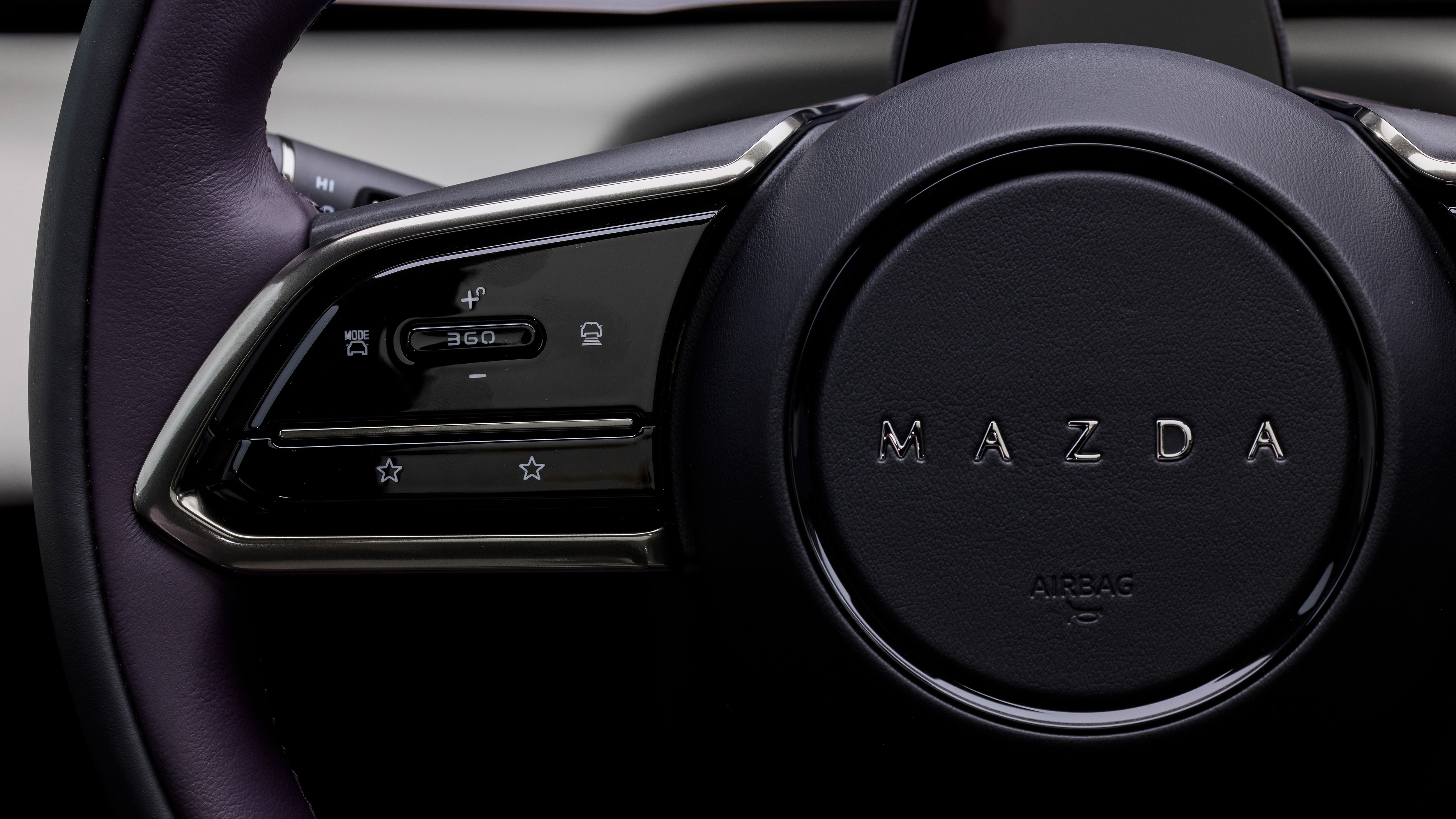 Mazda CX-6e - steering wheel