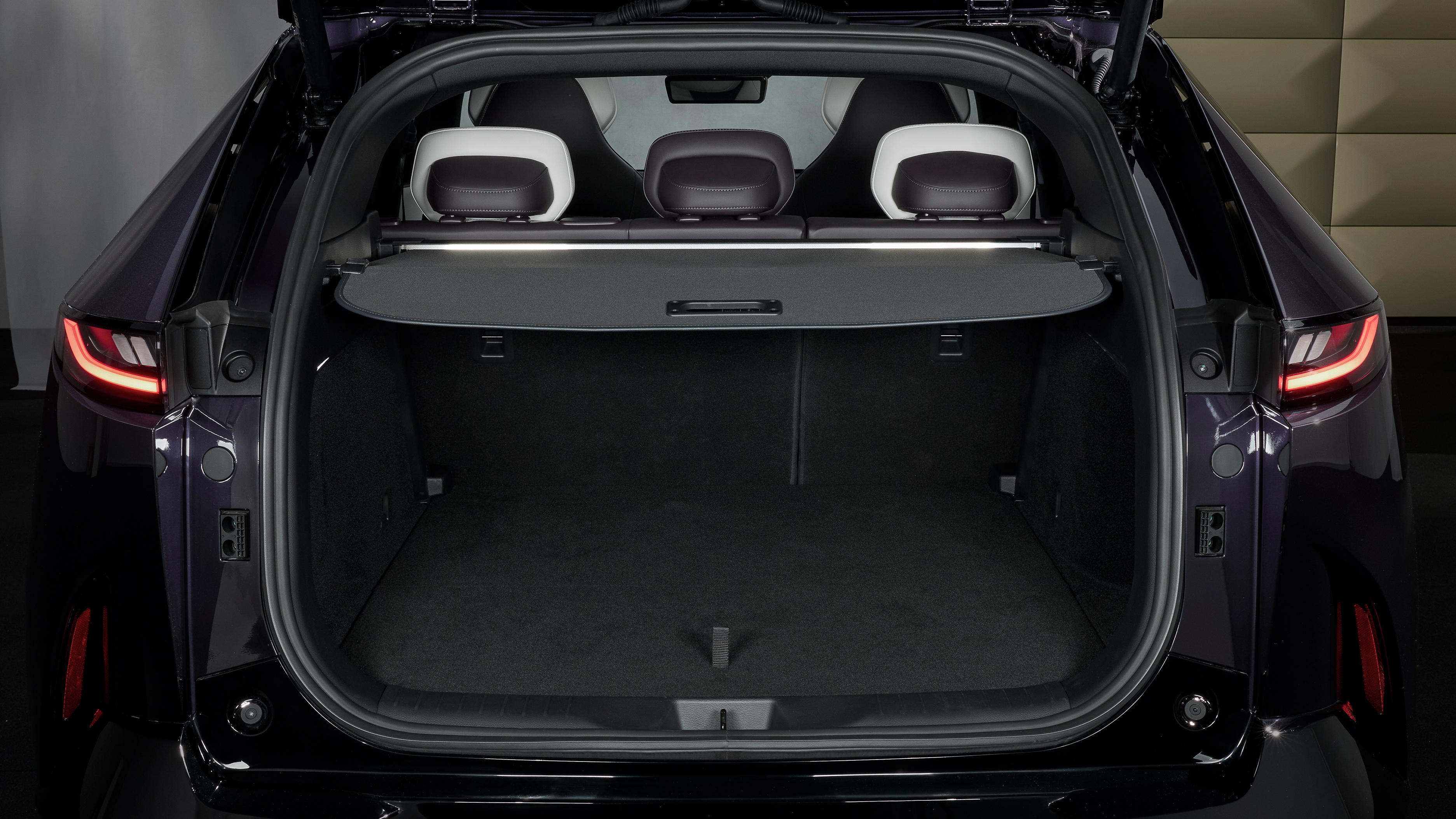 Mazda CX-6e - boot seats up