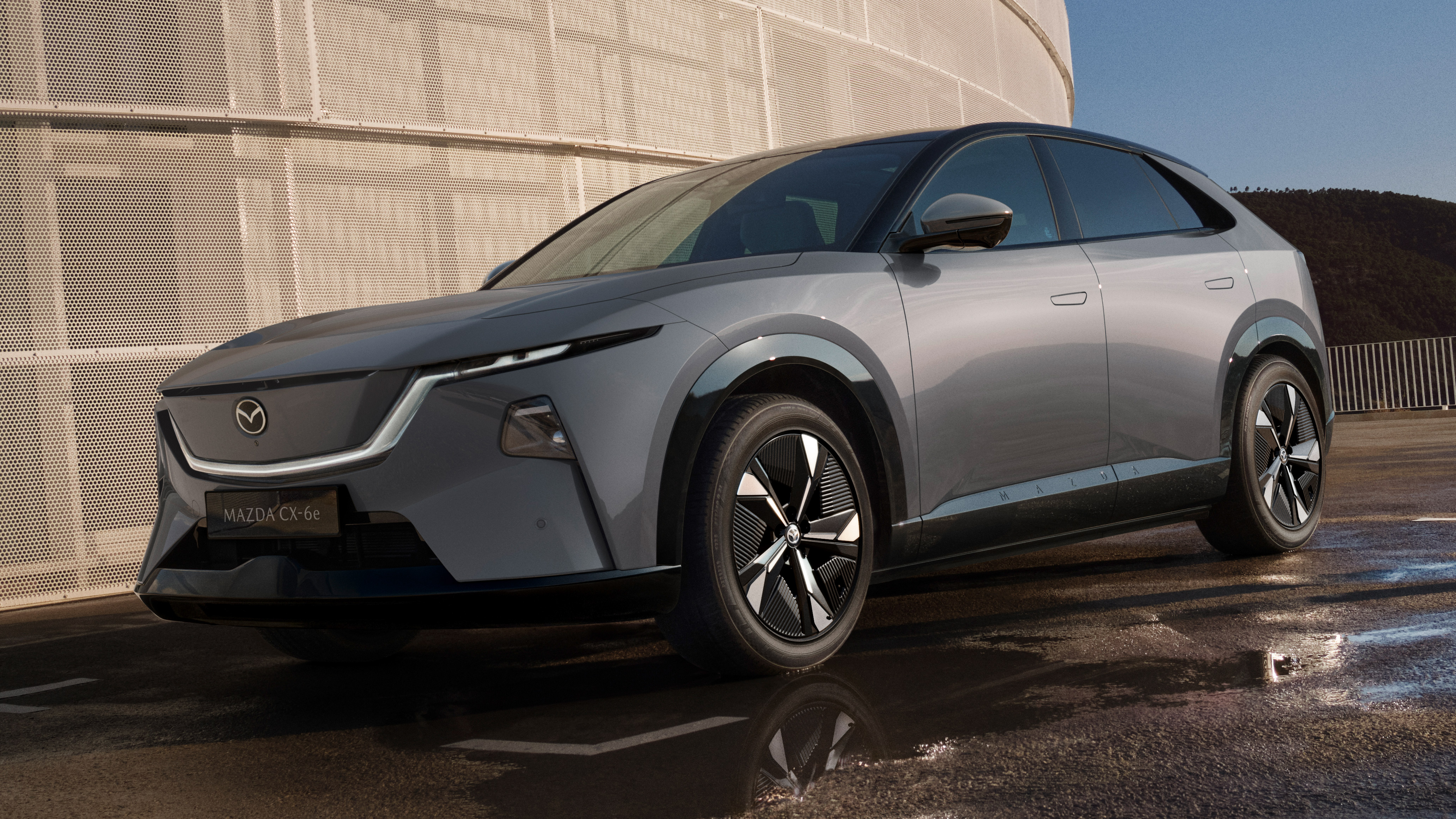 Mazda CX-6e - front