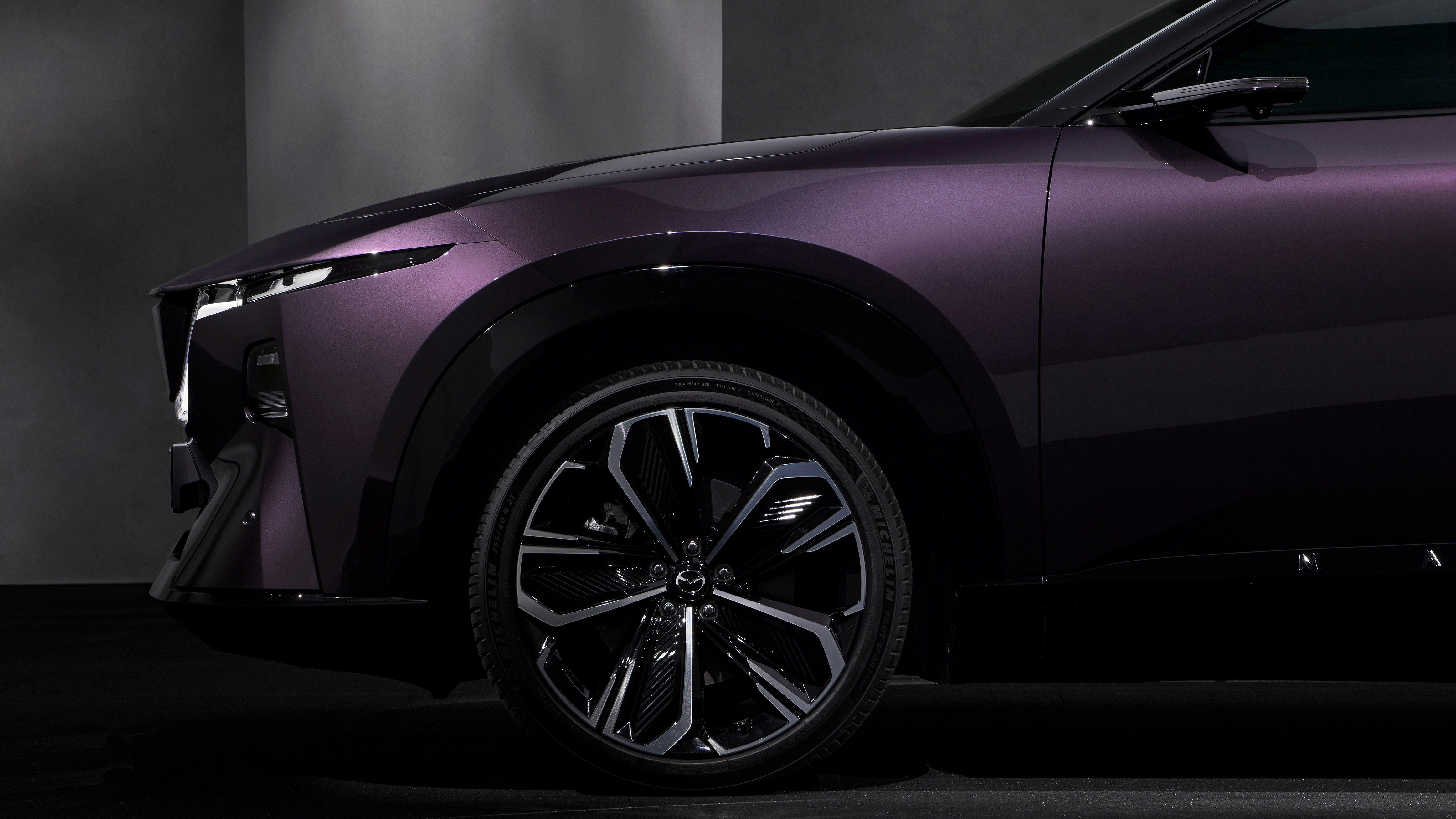 Mazda CX-6e - front wheel