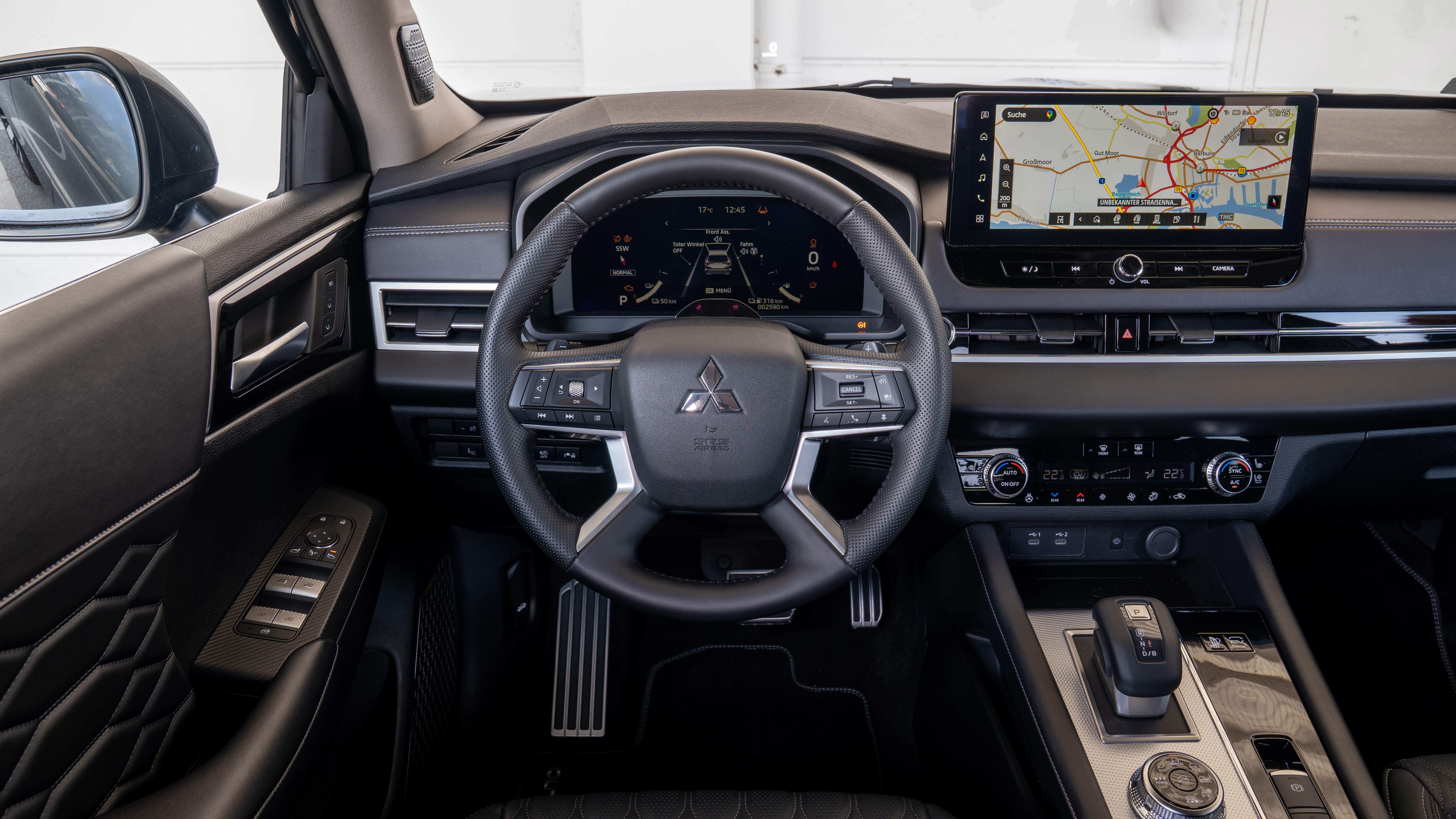 Mitsubishi Outlander PHEV - dash