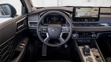 Mitsubishi Outlander PHEV - dash