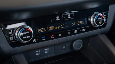 Mitsubishi Outlander PHEV - centre console