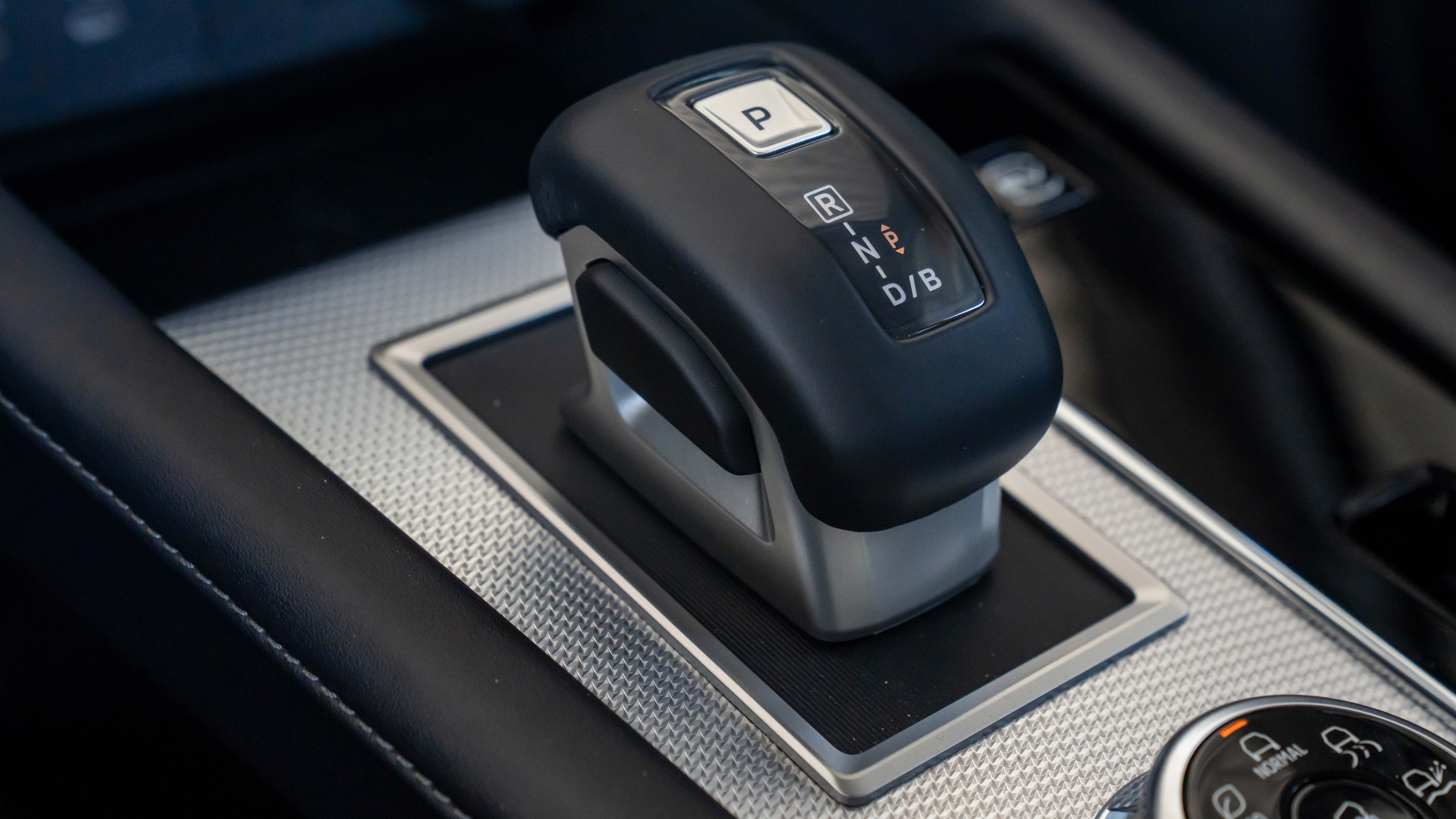 Mitsubishi Outlander PHEV - transmission