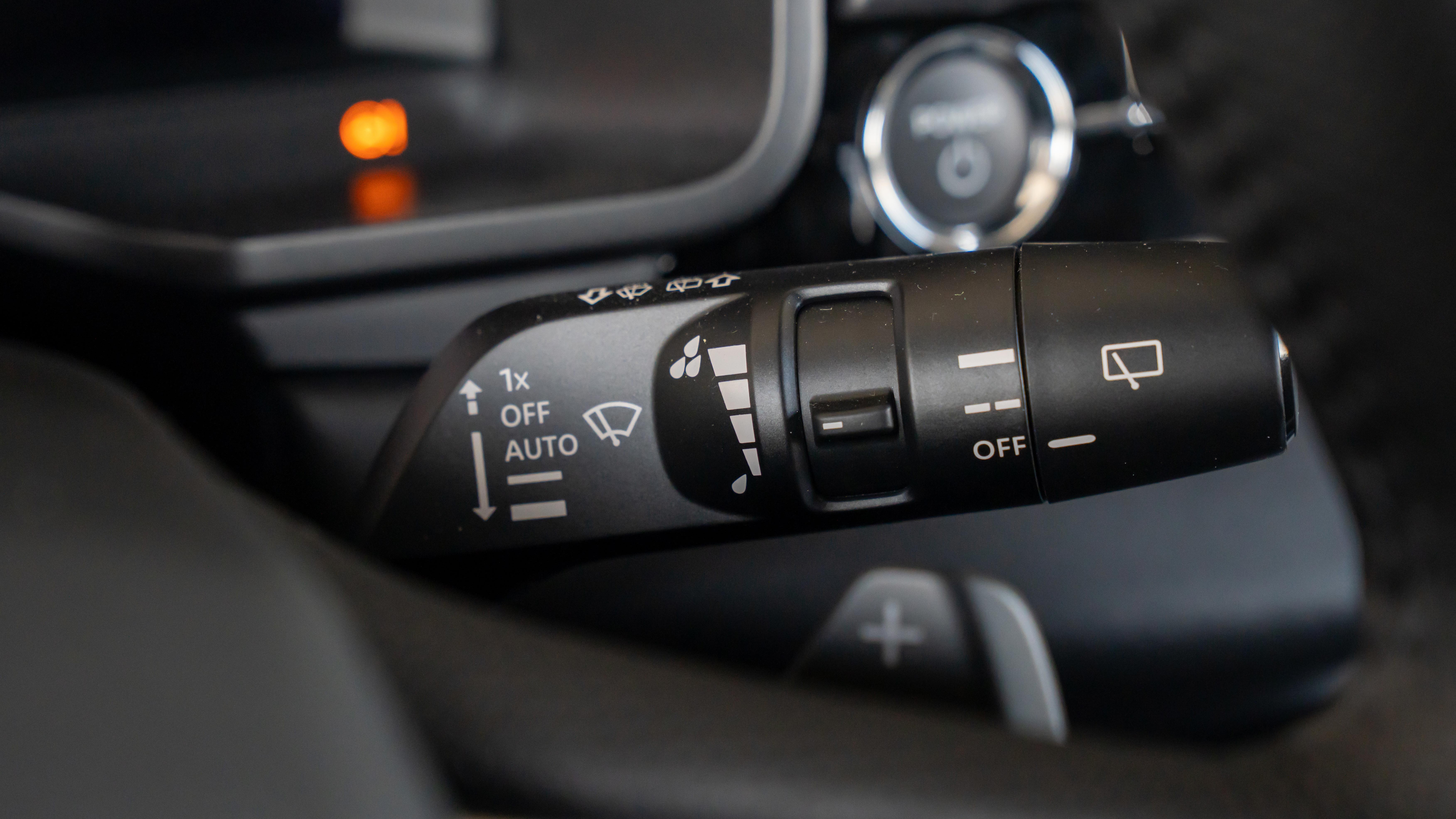 Mitsubishi Outlander PHEV - stalk