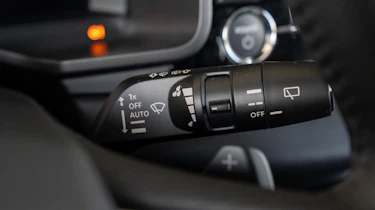 Mitsubishi Outlander PHEV - stalk