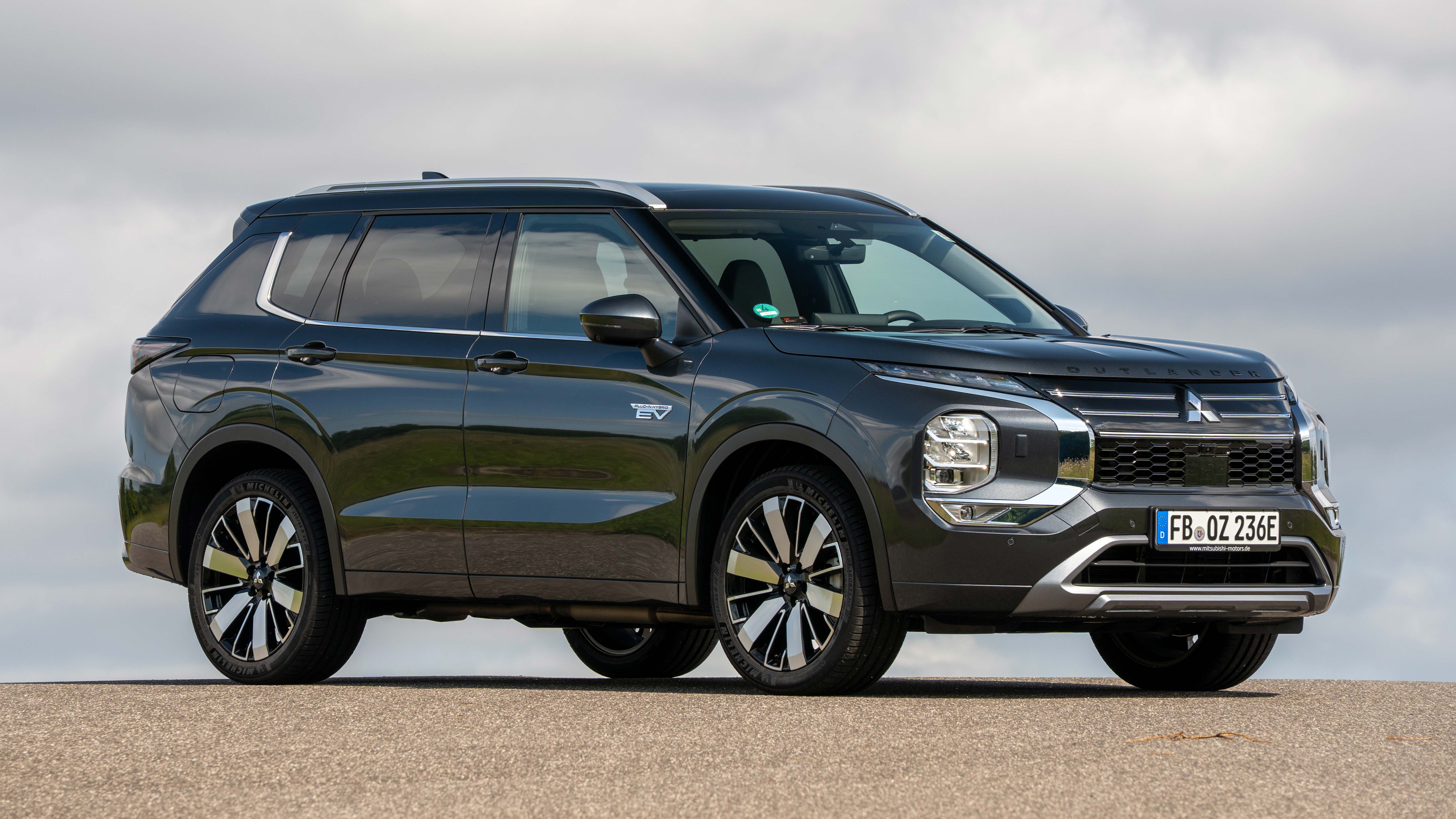 Mitsubishi Outlander PHEV - front static
