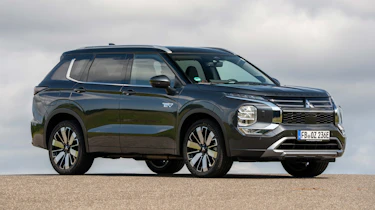 Mitsubishi Outlander PHEV - front static