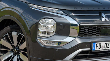Mitsubishi Outlander PHEV - front light