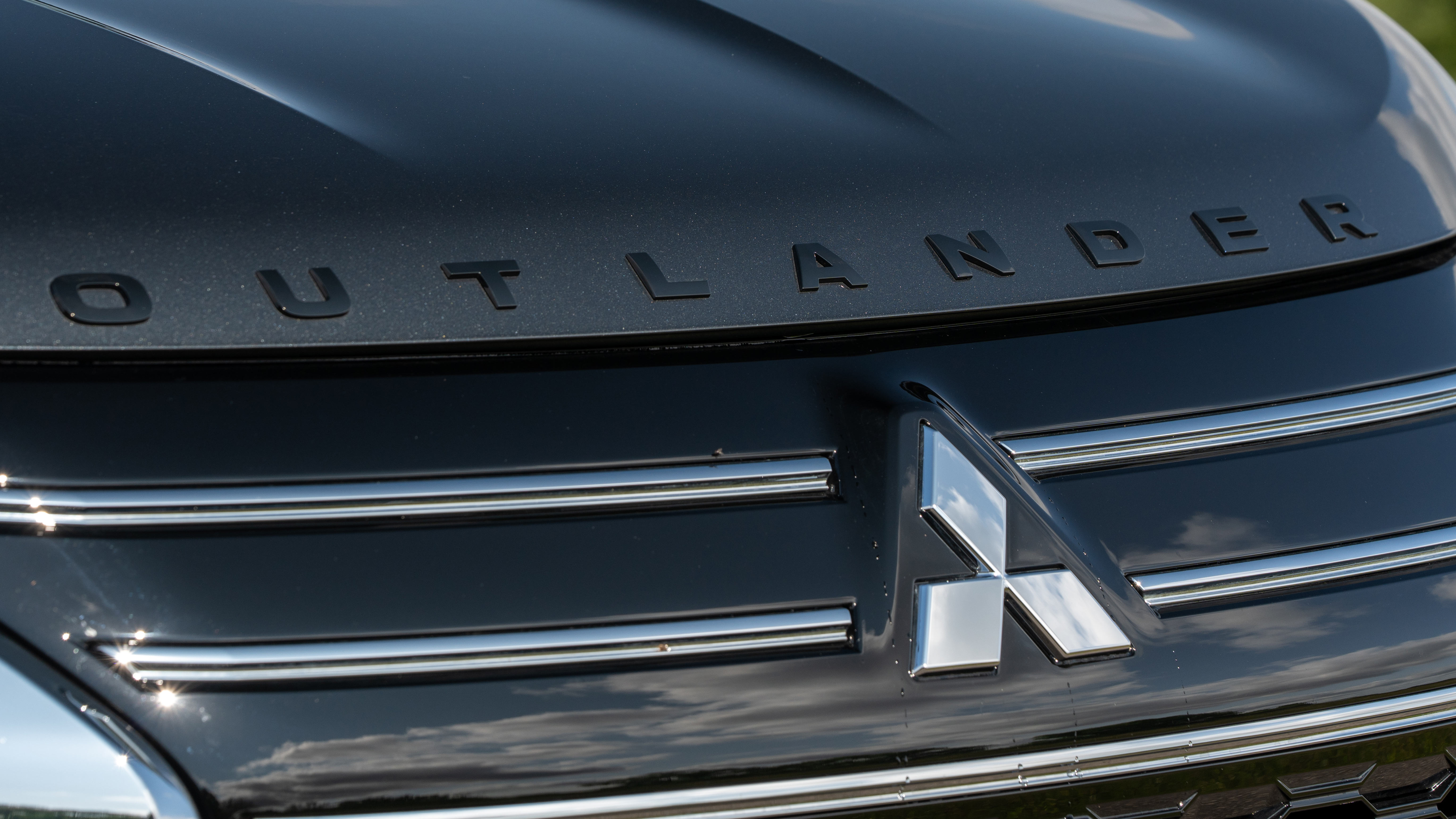 Mitsubishi Outlander PHEV - badge