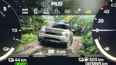 Mitsubishi Outlander PHEV - dials
