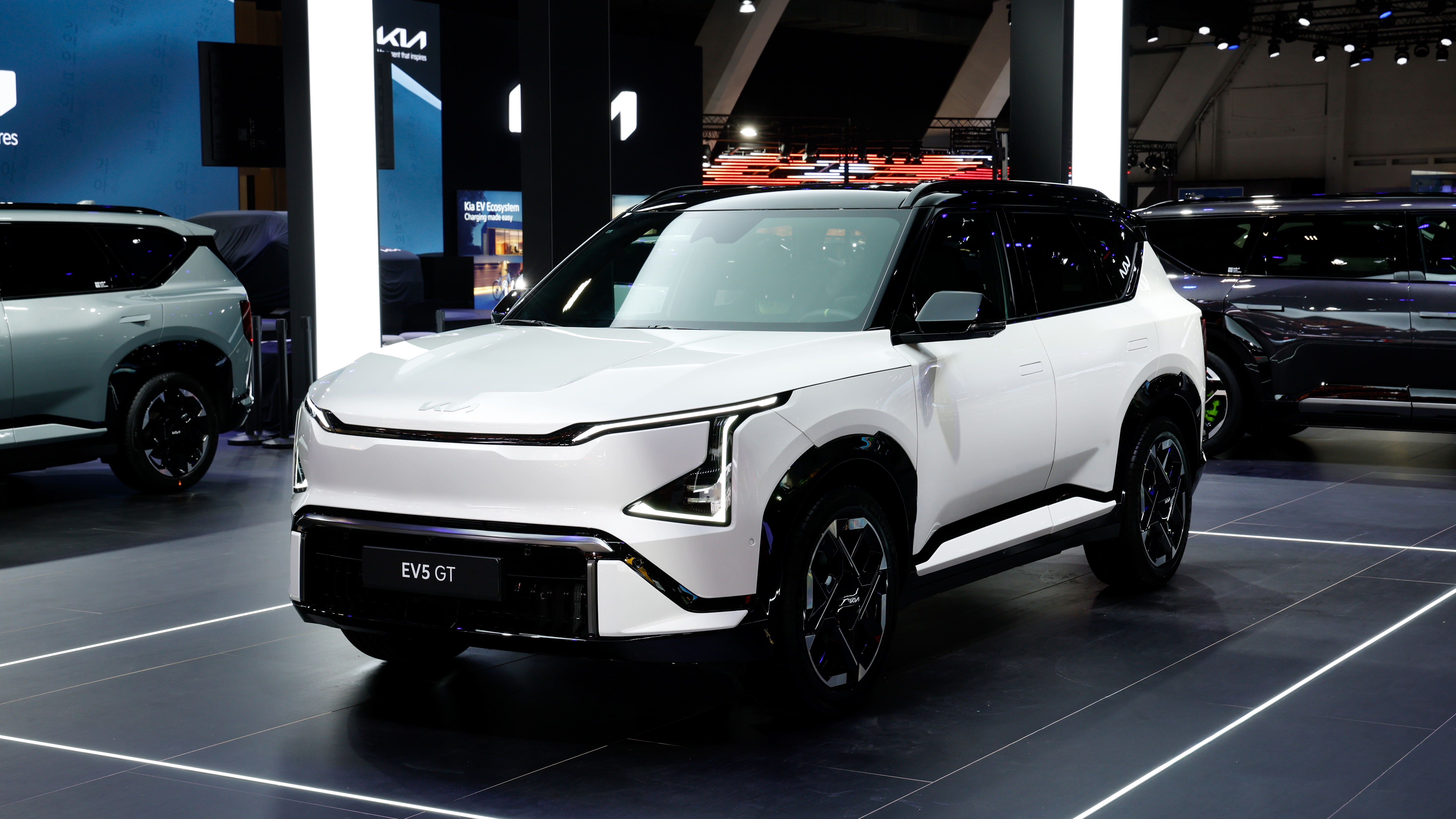 New Kia EV5 GT at the Brussels Motor Show - front 3/4 static 