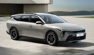 New Kia K4 Sportswagon - front static