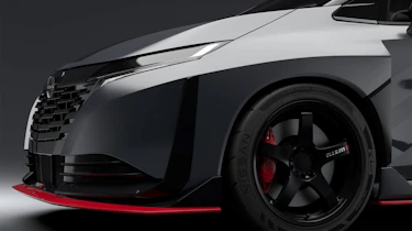 Nissan Aura Nismo RS Concept - studio lights and wheels