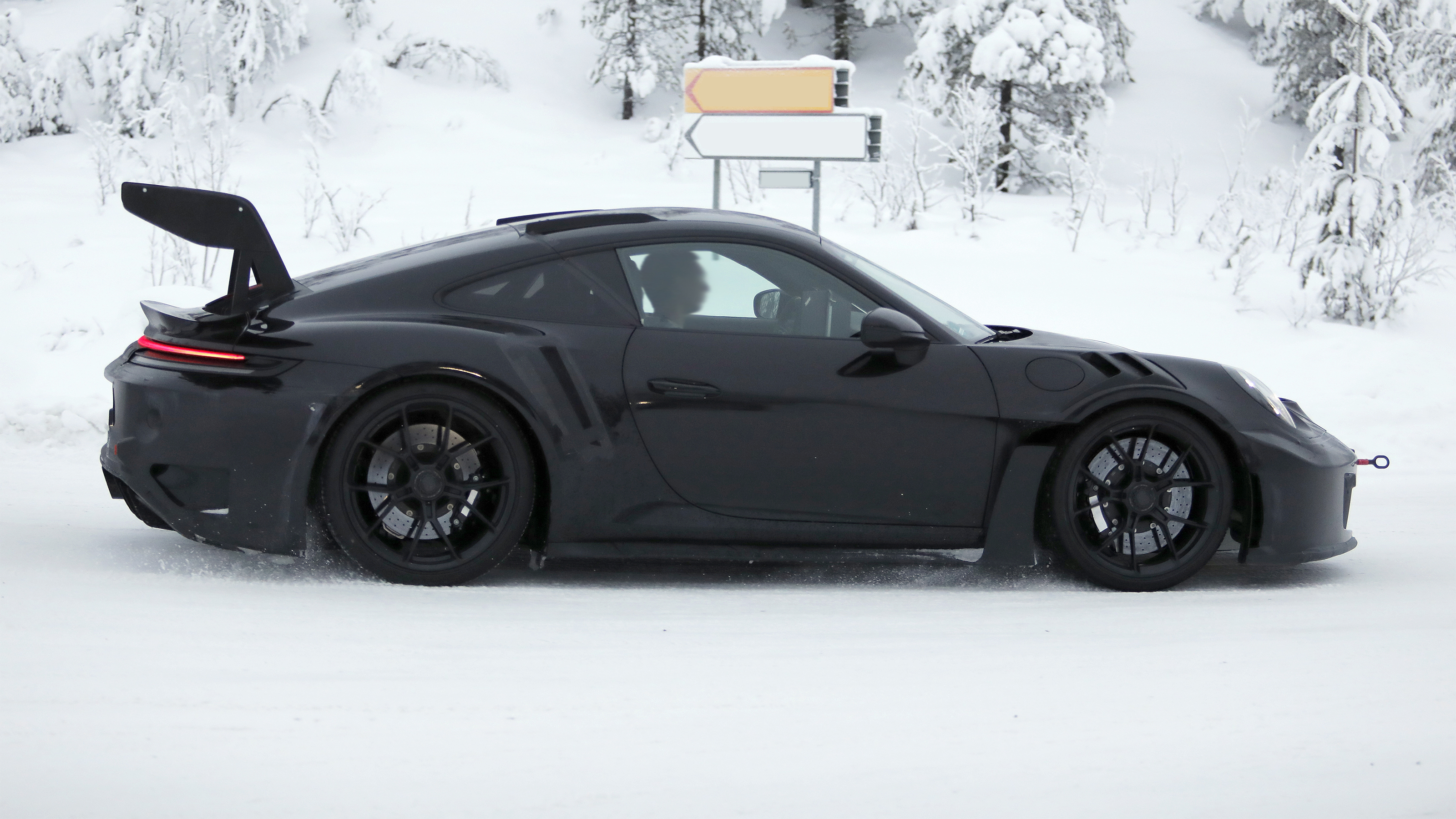 Porsche 911 GT3 RS - side profile