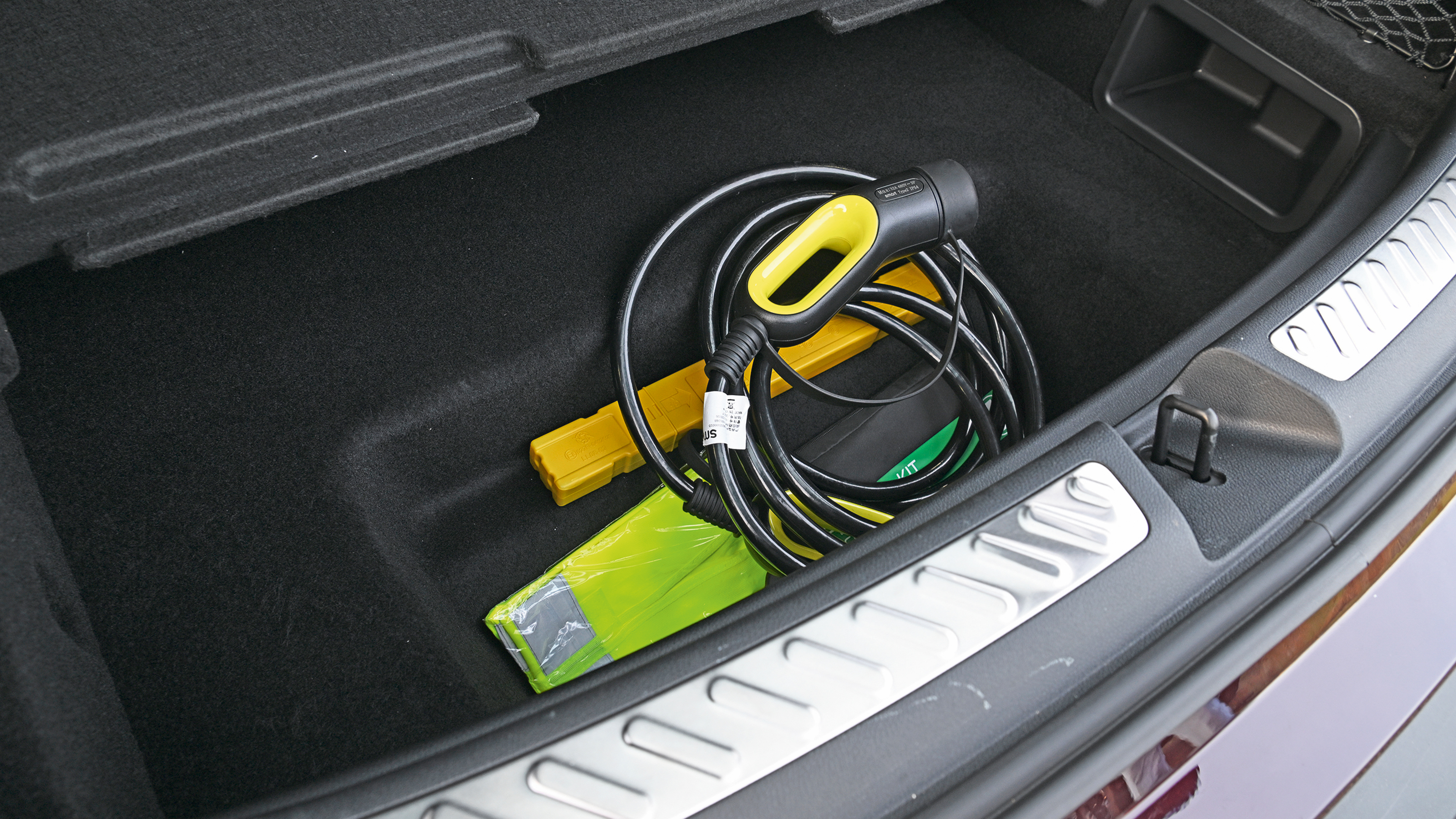 Kia EV5 - cable storage