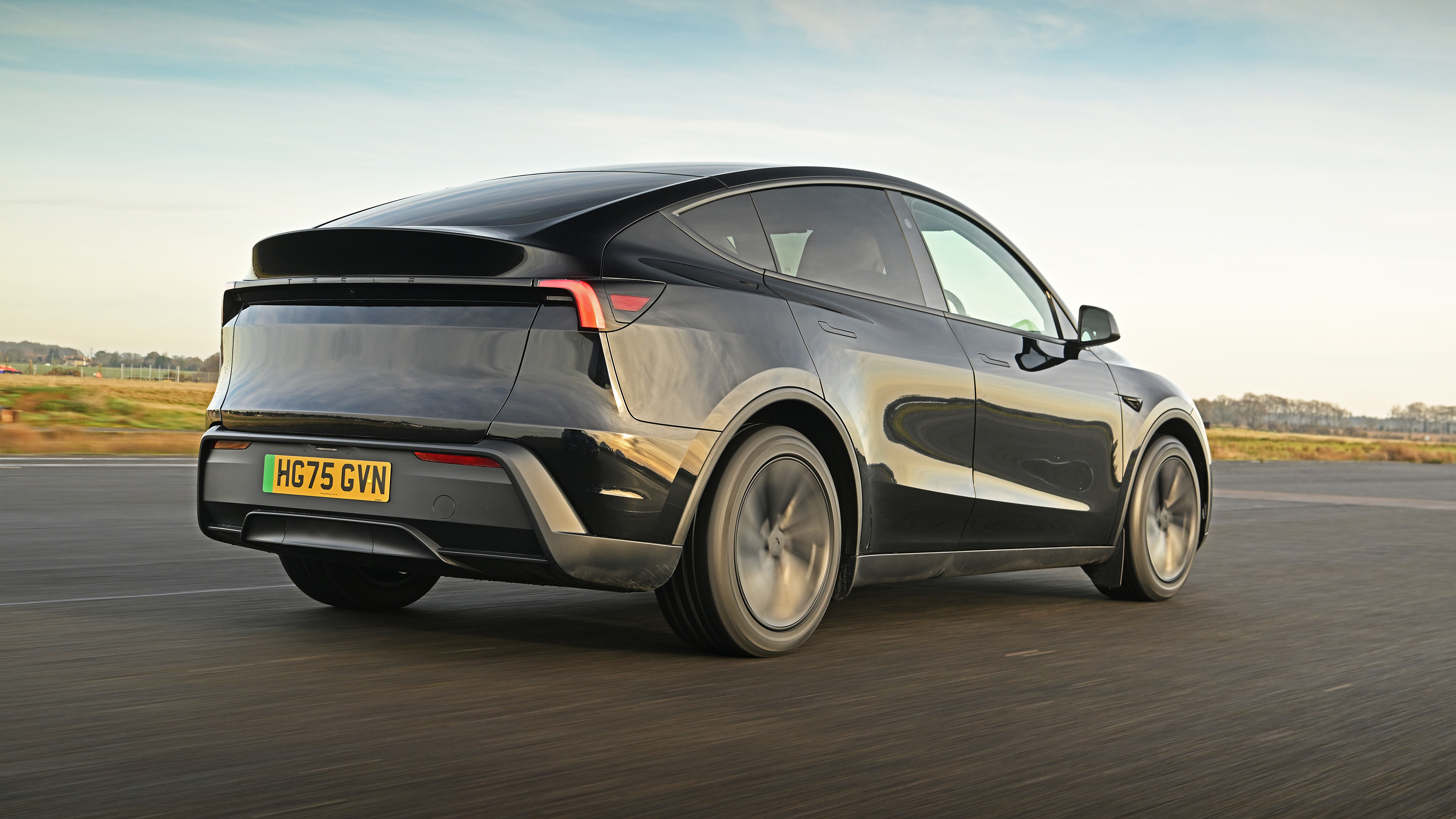 Tesla Model Y - rear tracking