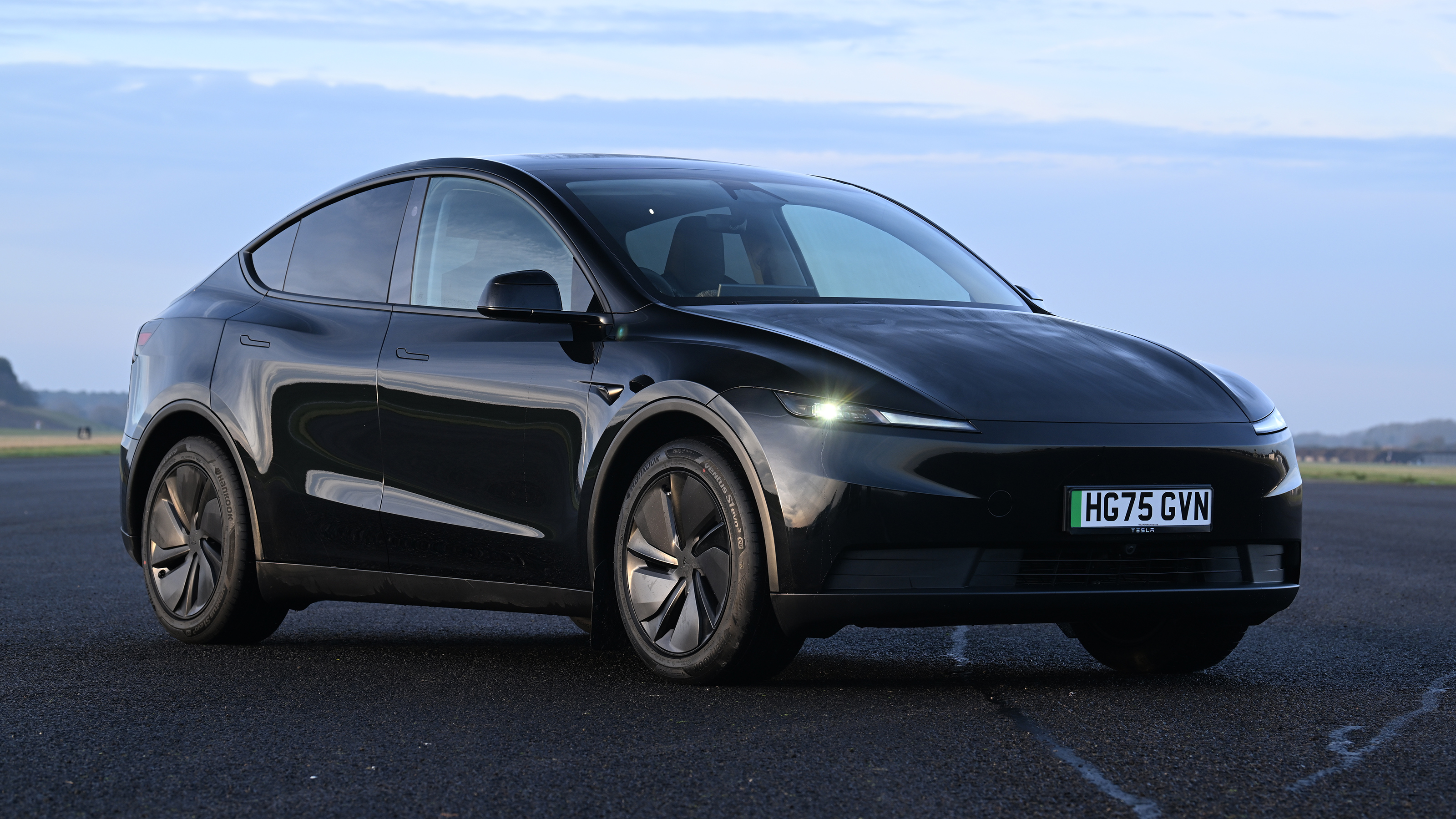 Tesla Model Y - front static