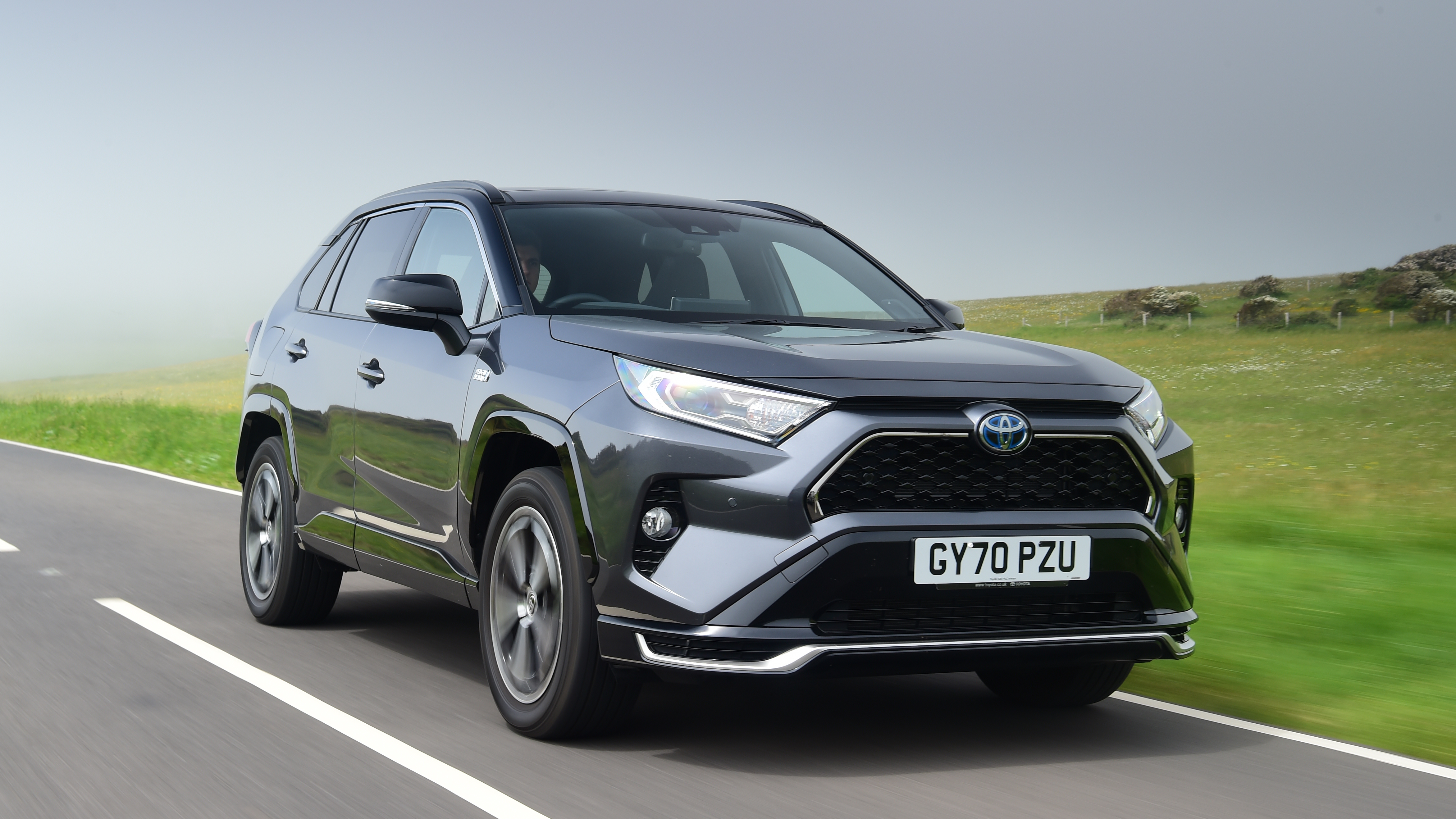 Toyota RAV4 - front tracking 