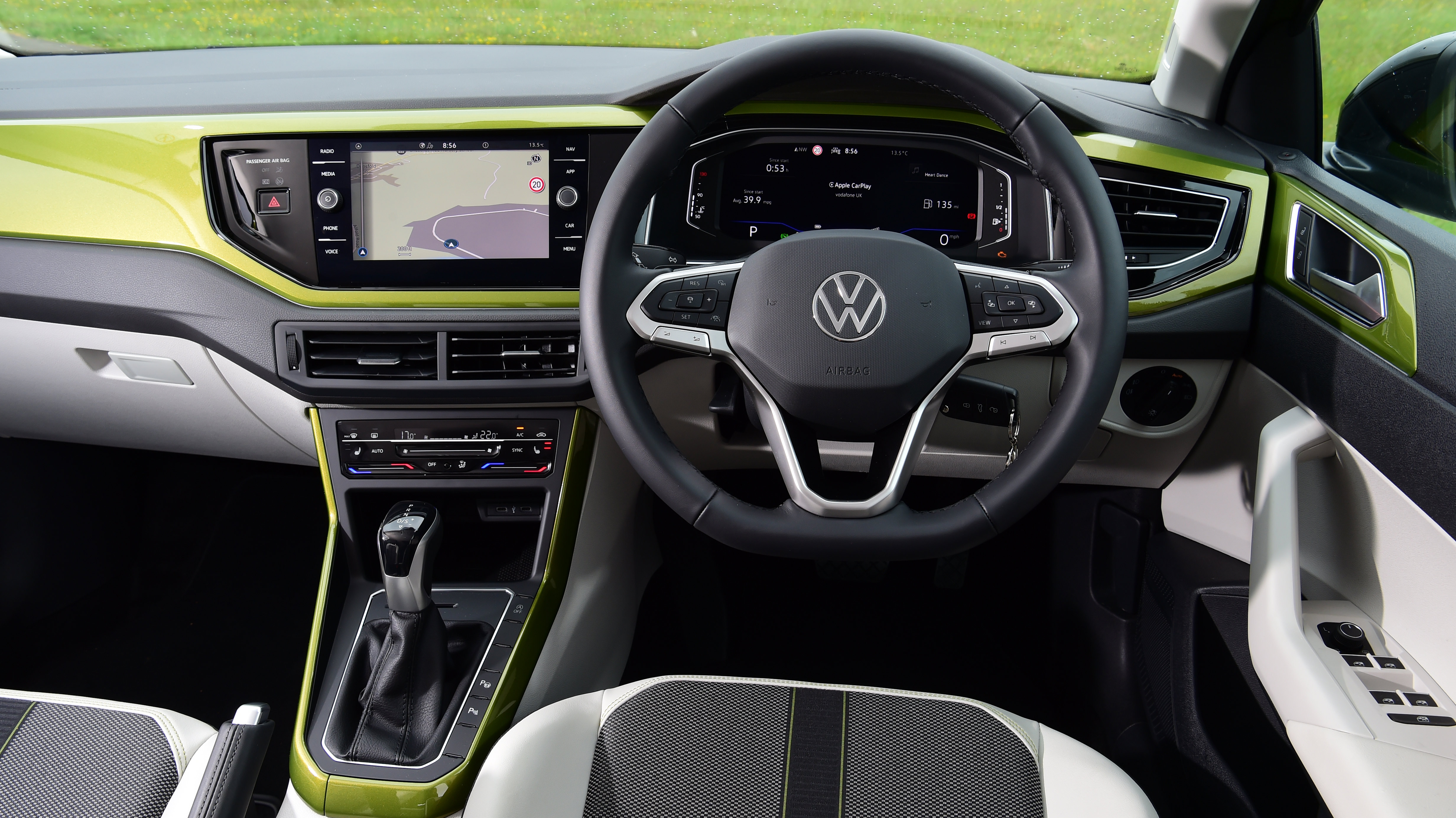 Used Volkswagen Taigo - dash