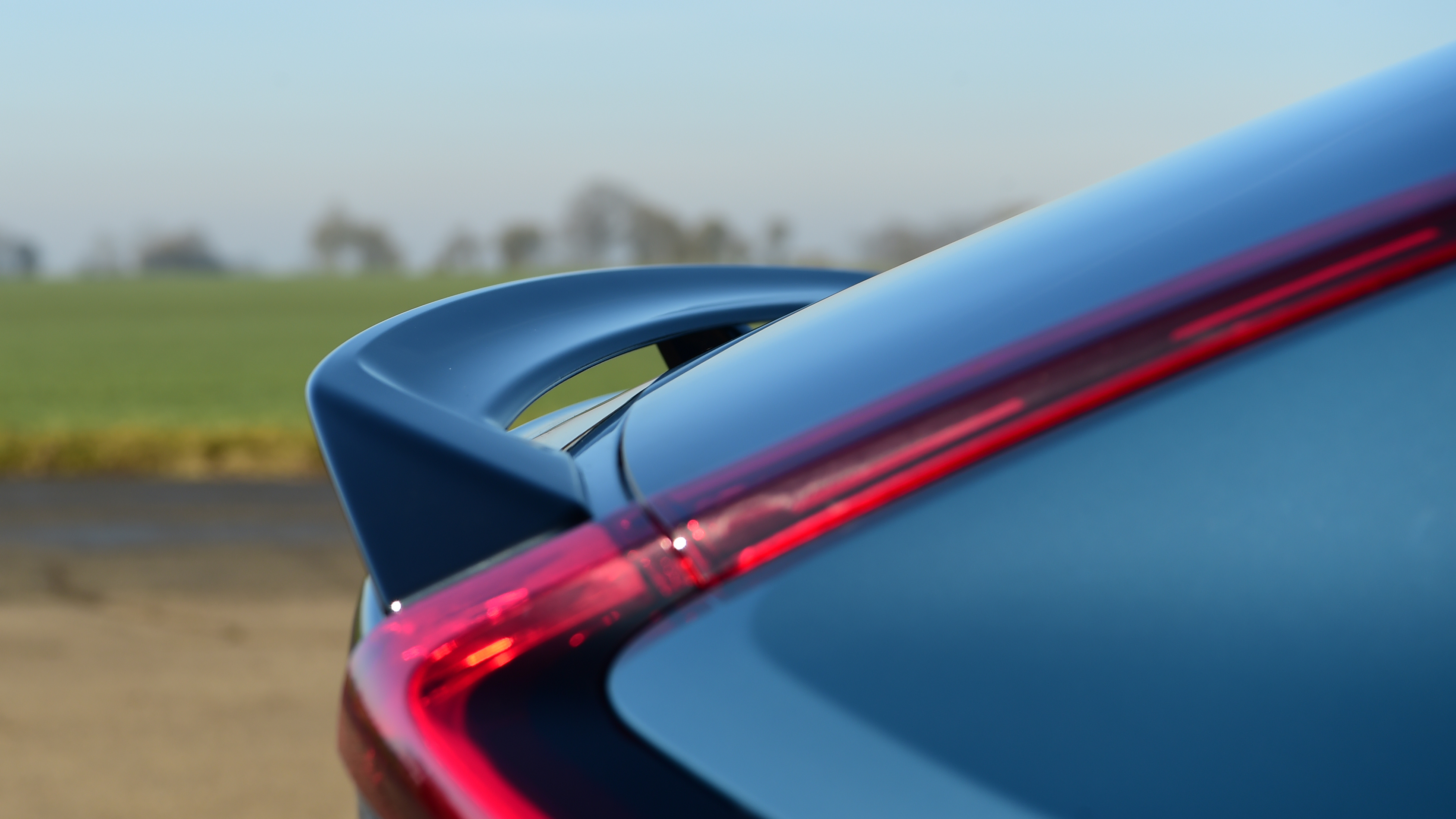 Used Volvo C40 - spoiler
