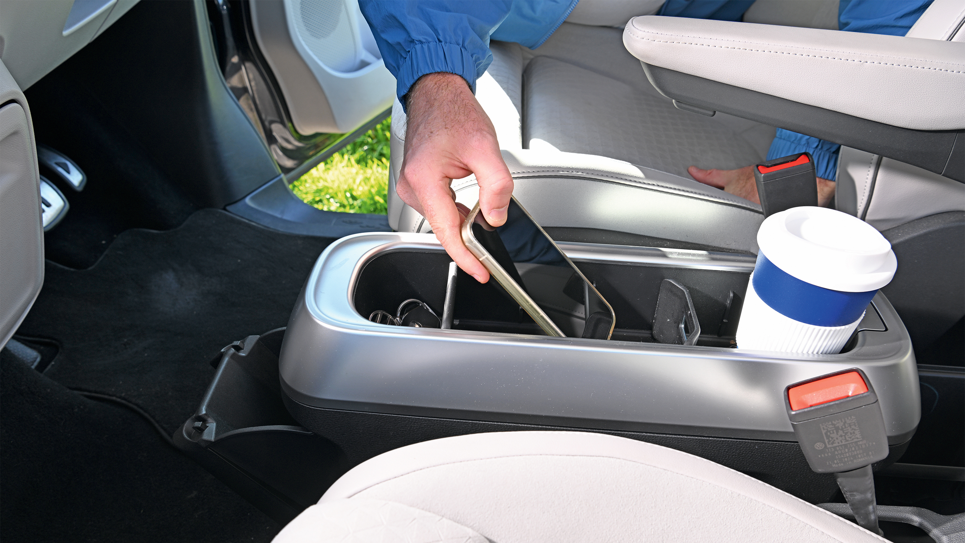 VW ID. Buzz LWB - centre console