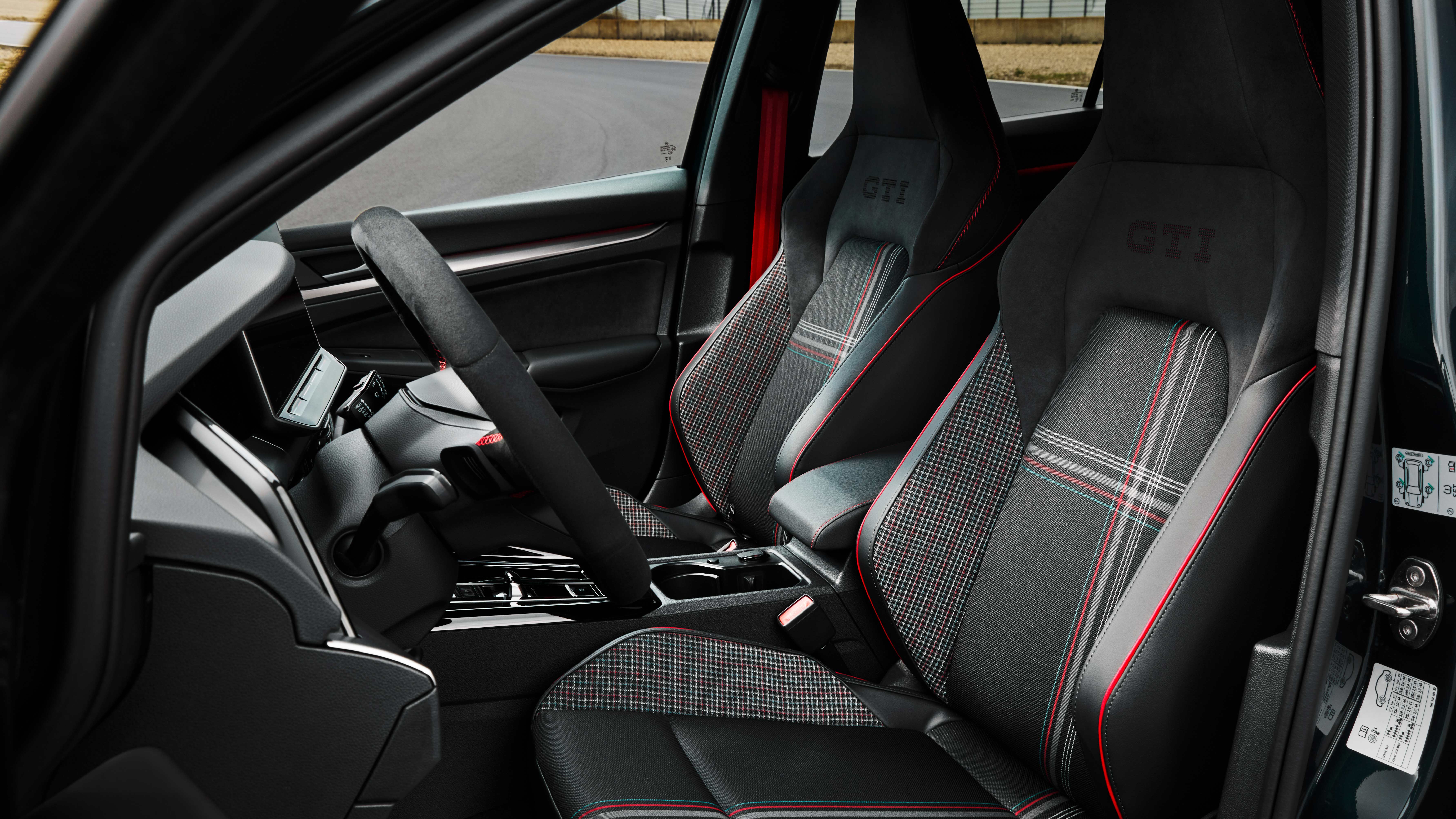 Volkswagen Golf GTI Edition 50 - front seats