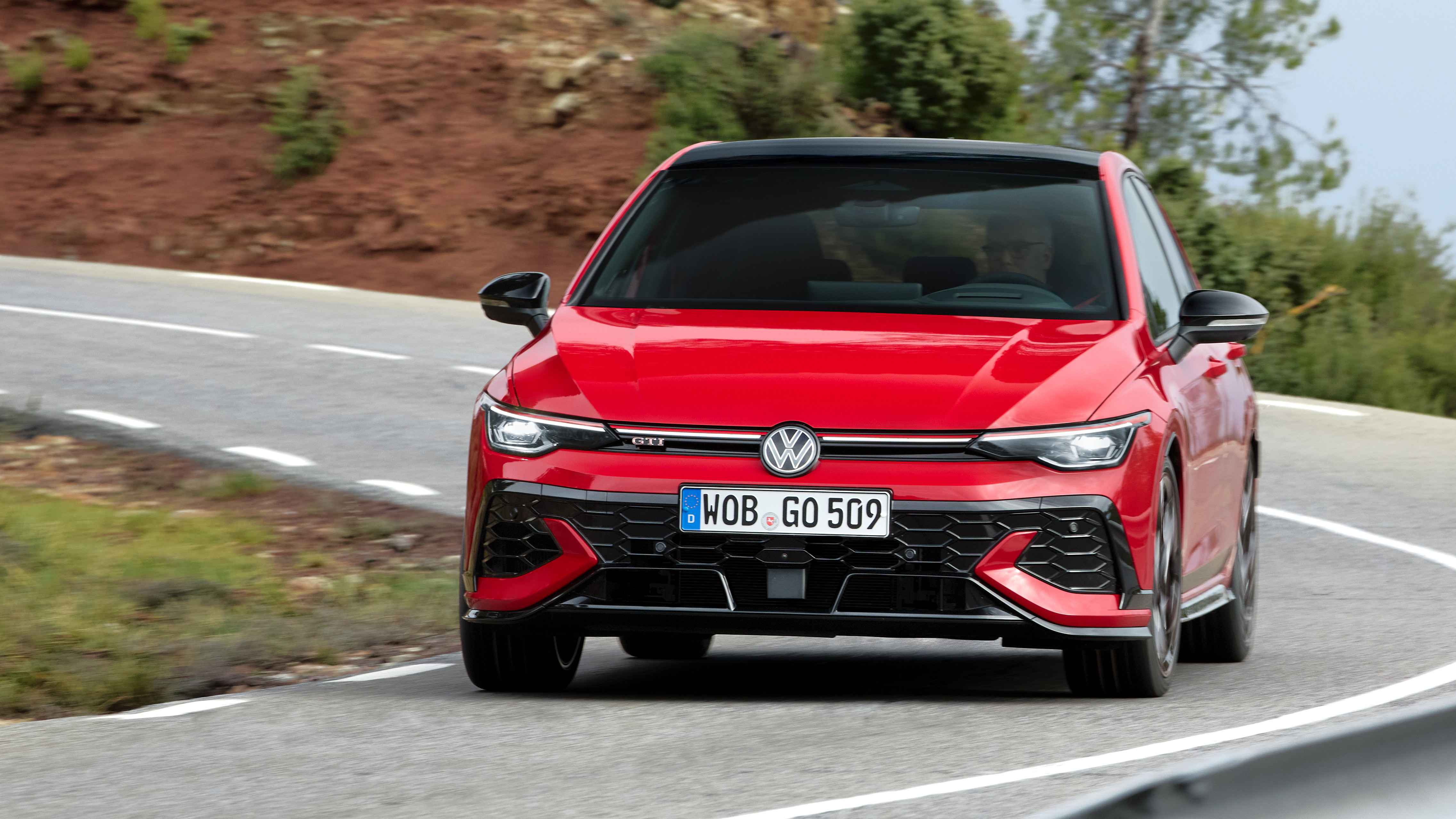 Volkswagen Golf GTI Edition 50 - front action