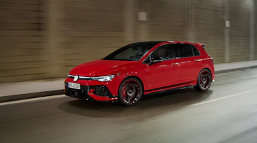 Volkswagen Golf GTI Edition 50 - front tunnel