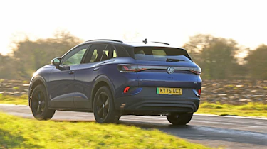 Volkswagen ID.4 Pro Black Edition 4MOTION - rear tracking
