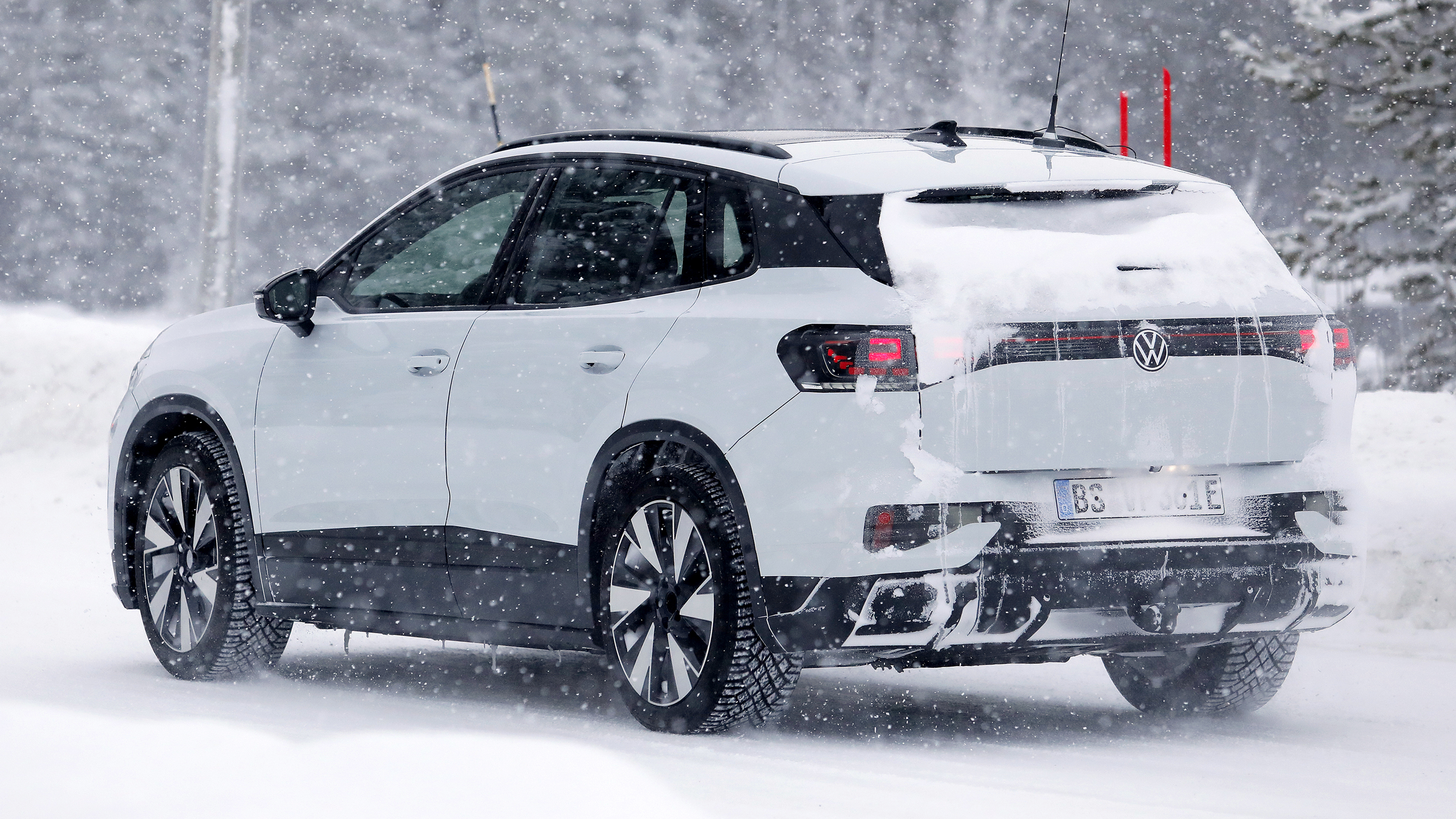 Volkswagen ID. Tiguan - rear 3/4