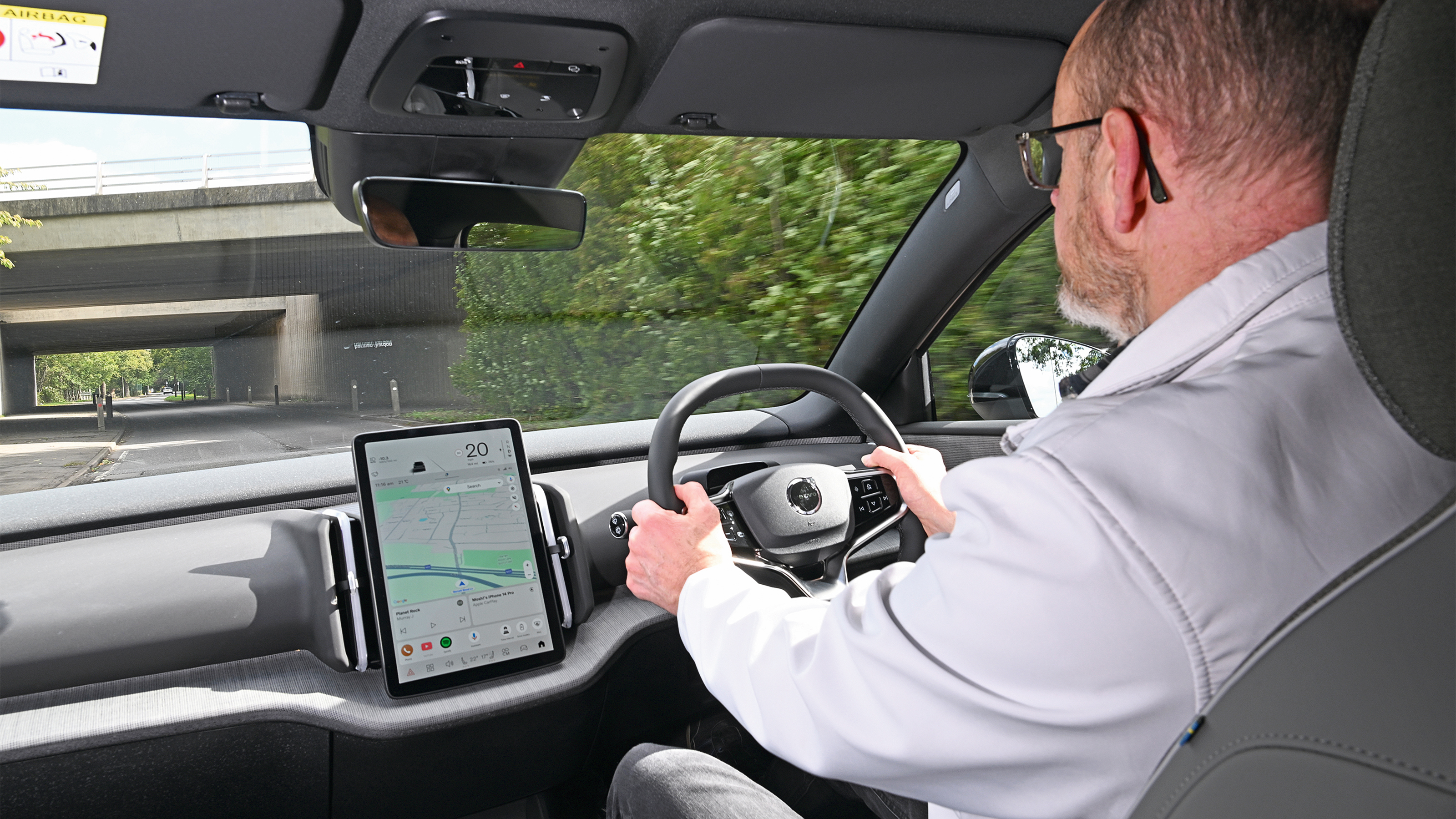 Volvo EX30 Extended Range RWD - driving