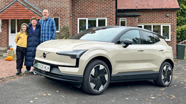Volvo EX30 Extended Range RWD - front outside house